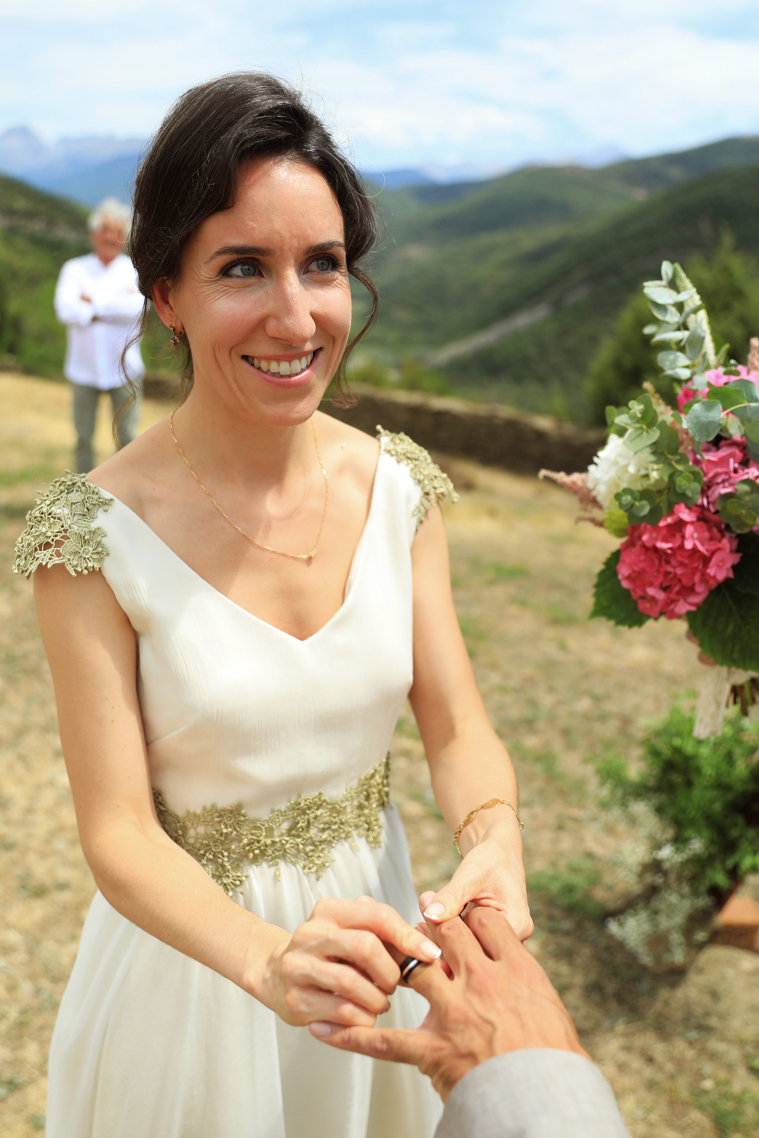 «Alto en la montaña, contigo». Fotografía de Eventos, Embarazo y Familiar en Pirineos