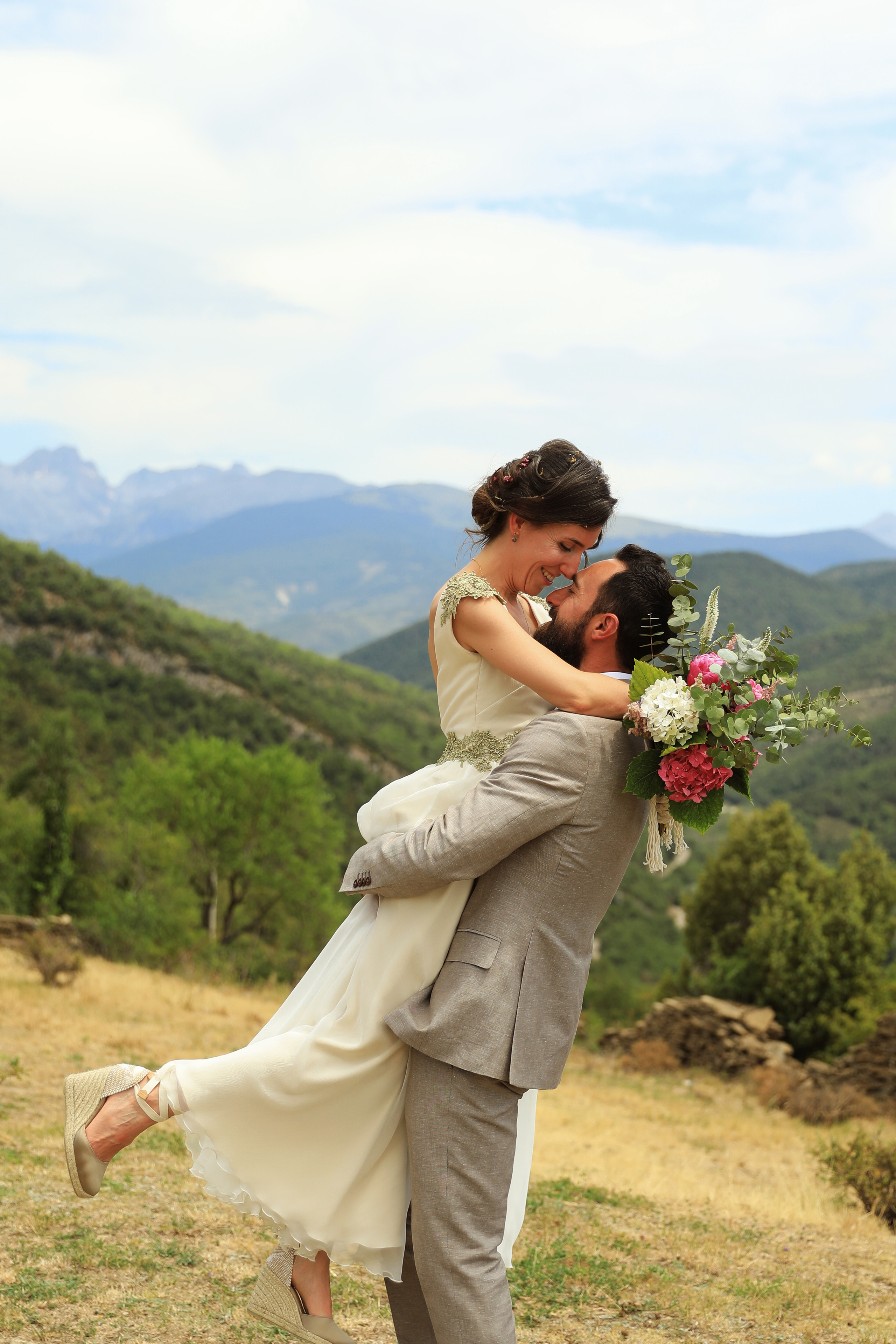 «Alto en la montaña, contigo». Fotografía de Eventos, Embarazo y Familiar en Pirineos