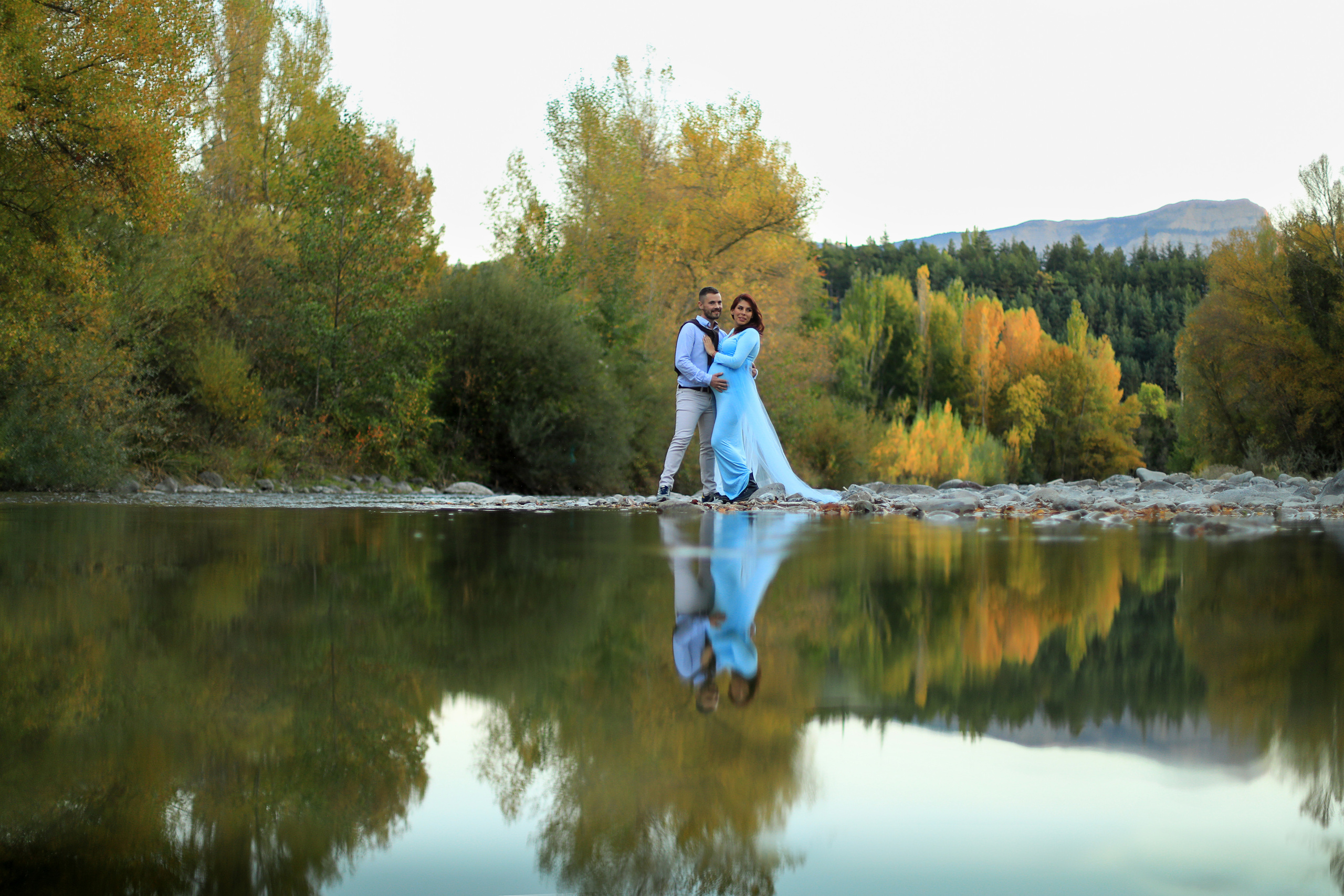 Premamá en Exterior. Fotografía de Eventos, Embarazo y Familiar en Pirineos
