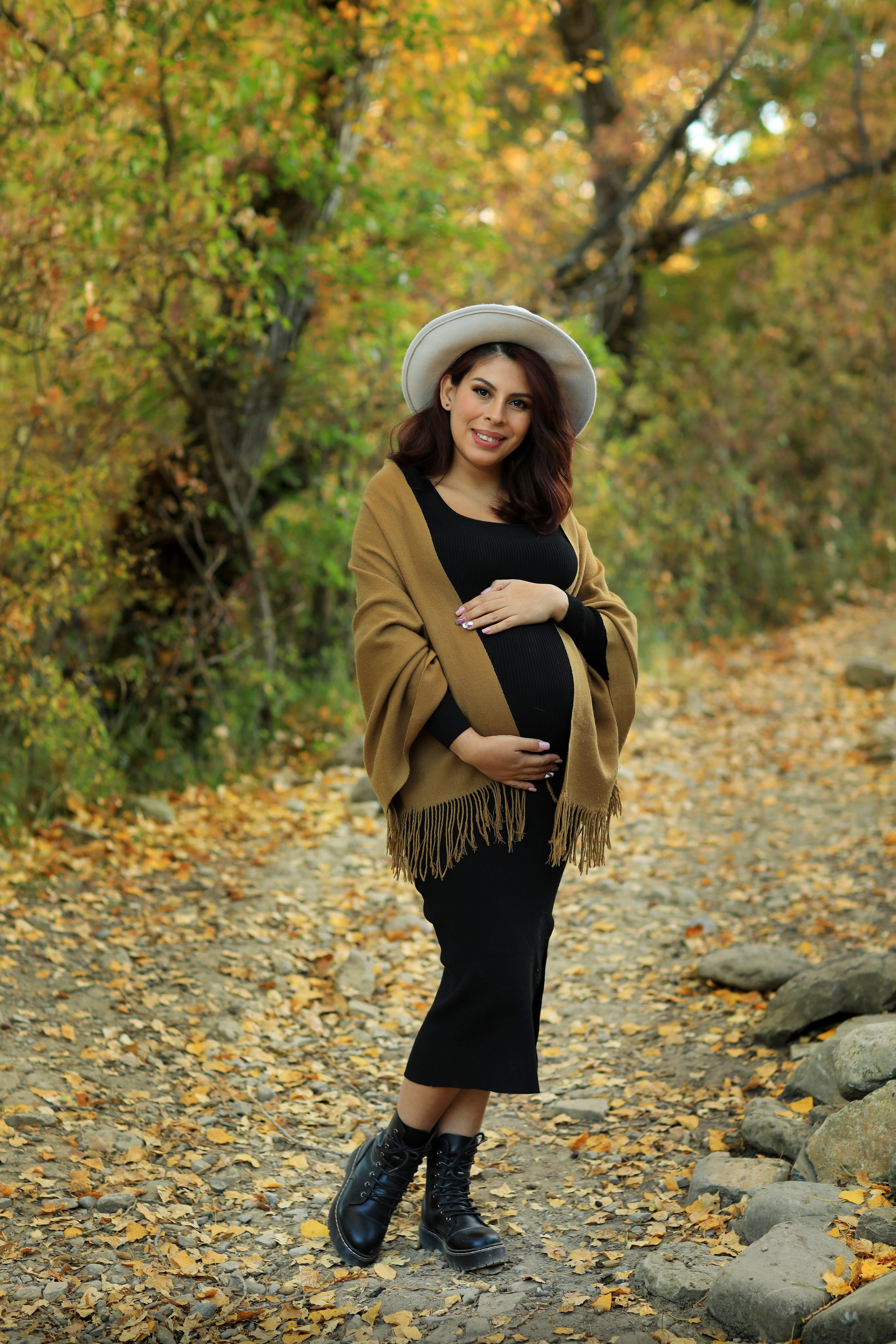 Premamá en Exterior. Fotografía de Eventos, Embarazo y Familiar en Pirineos