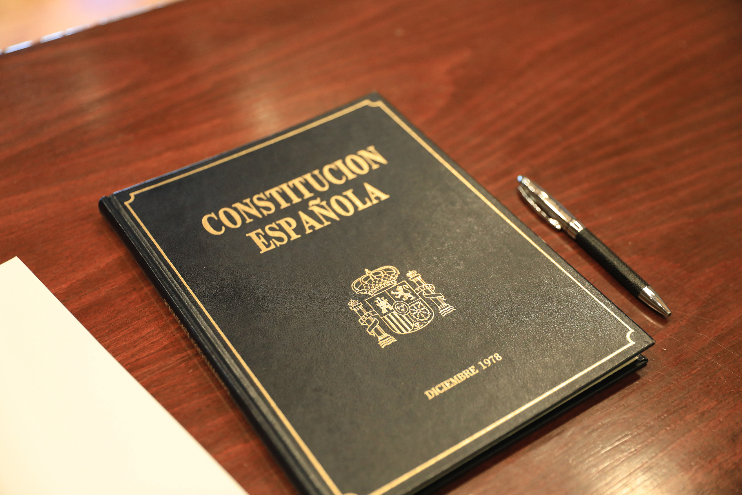 «A tan sólo una firma». Fotografía de Eventos, Embarazo y Familiar en Pirineos