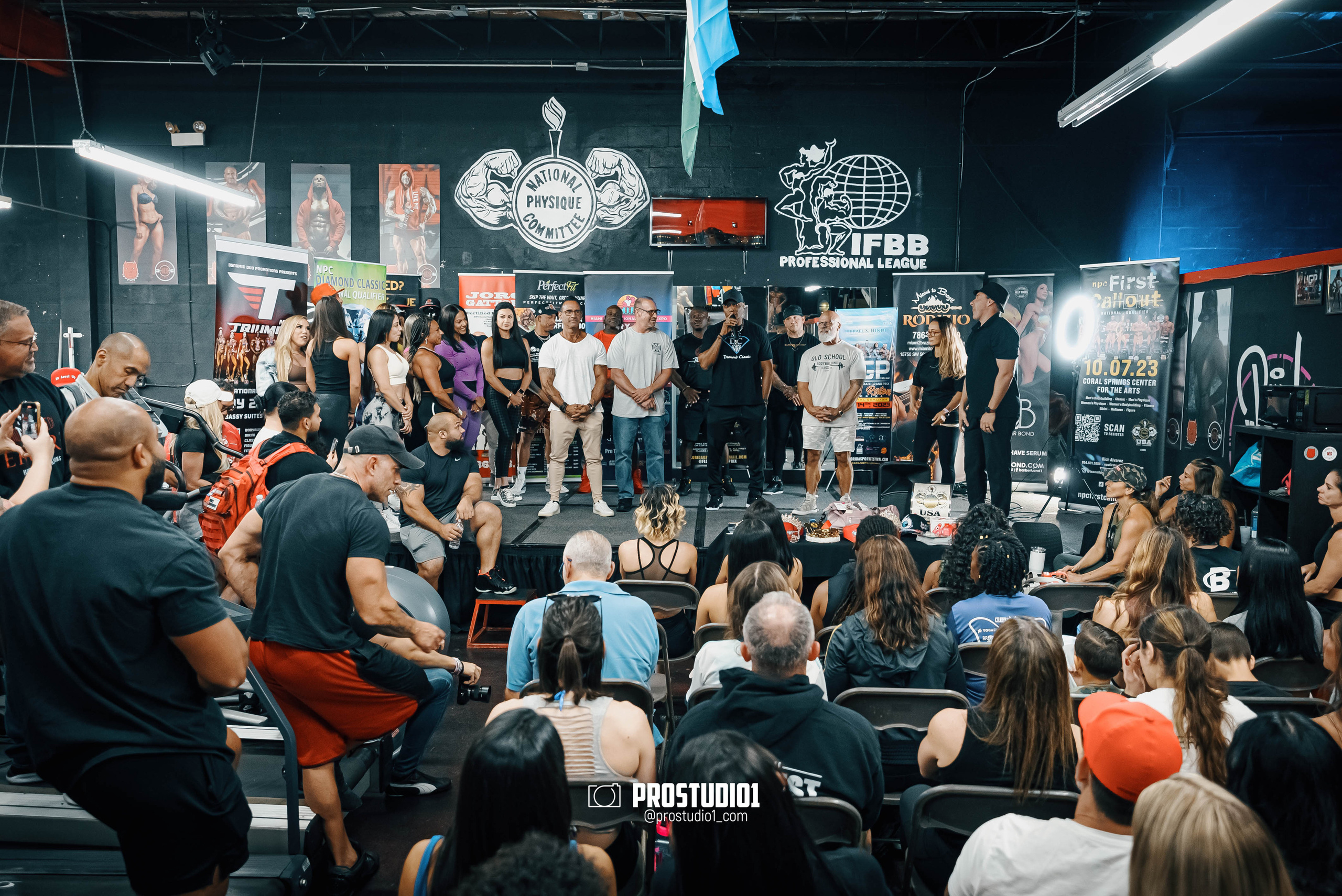NPC/IFBB PRO Posing Seminar / Infamous Fitness Studio