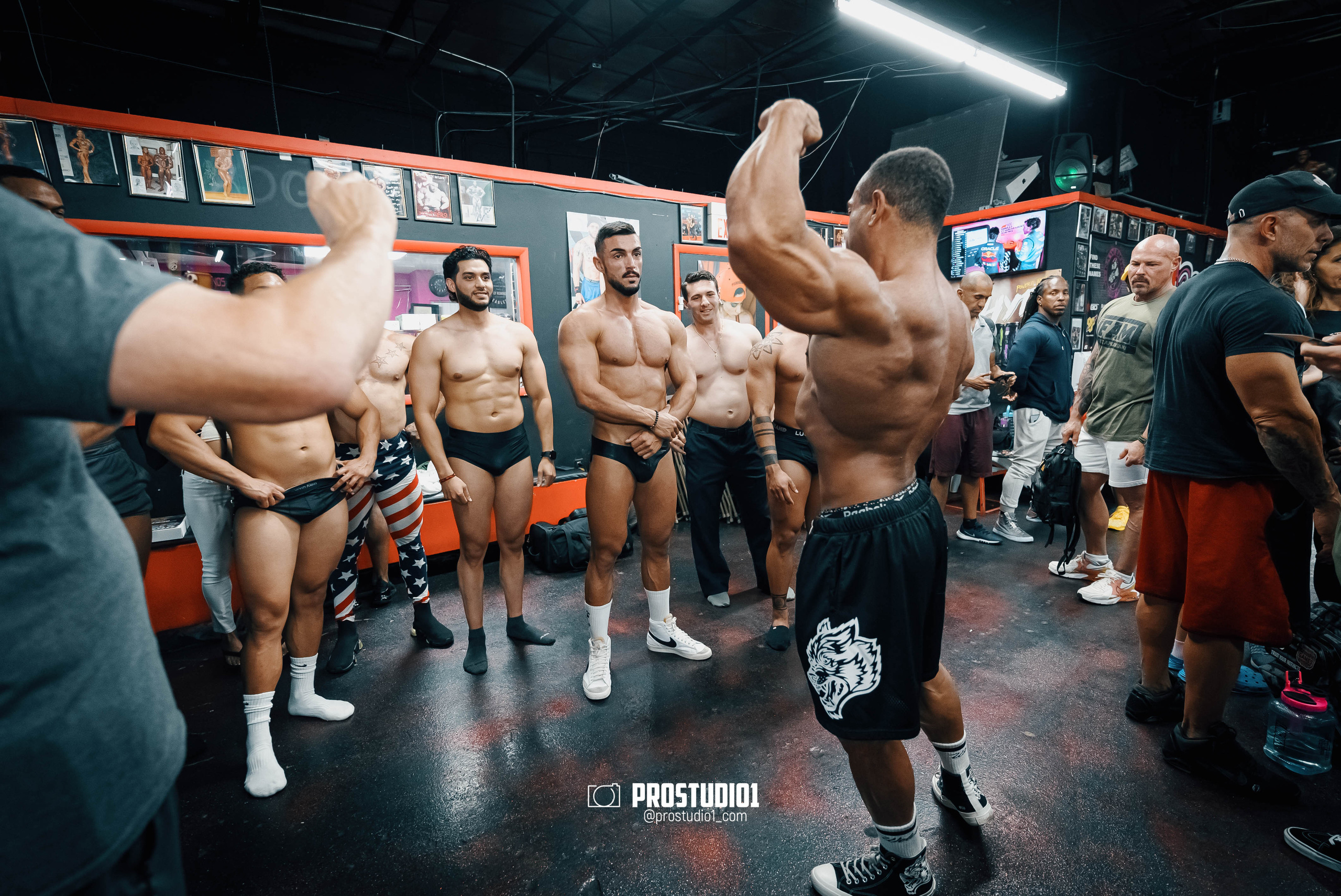 NPC/IFBB PRO Posing Seminar / Infamous Fitness Studio