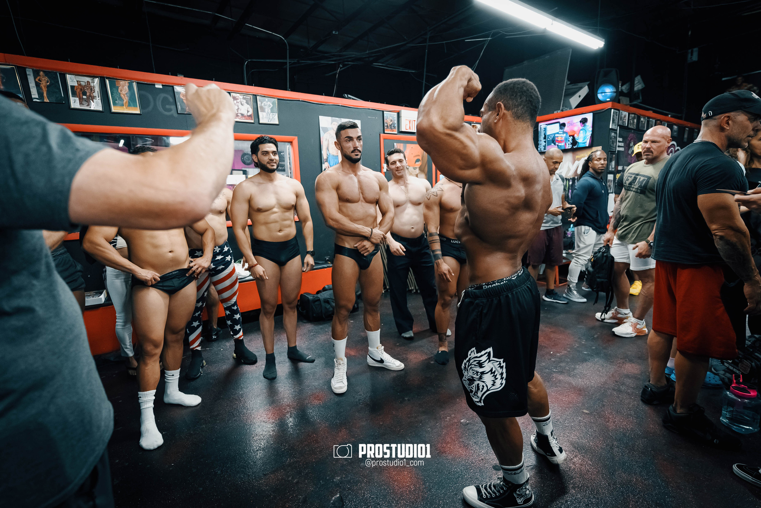 NPC/IFBB PRO Posing Seminar / Infamous Fitness Studio