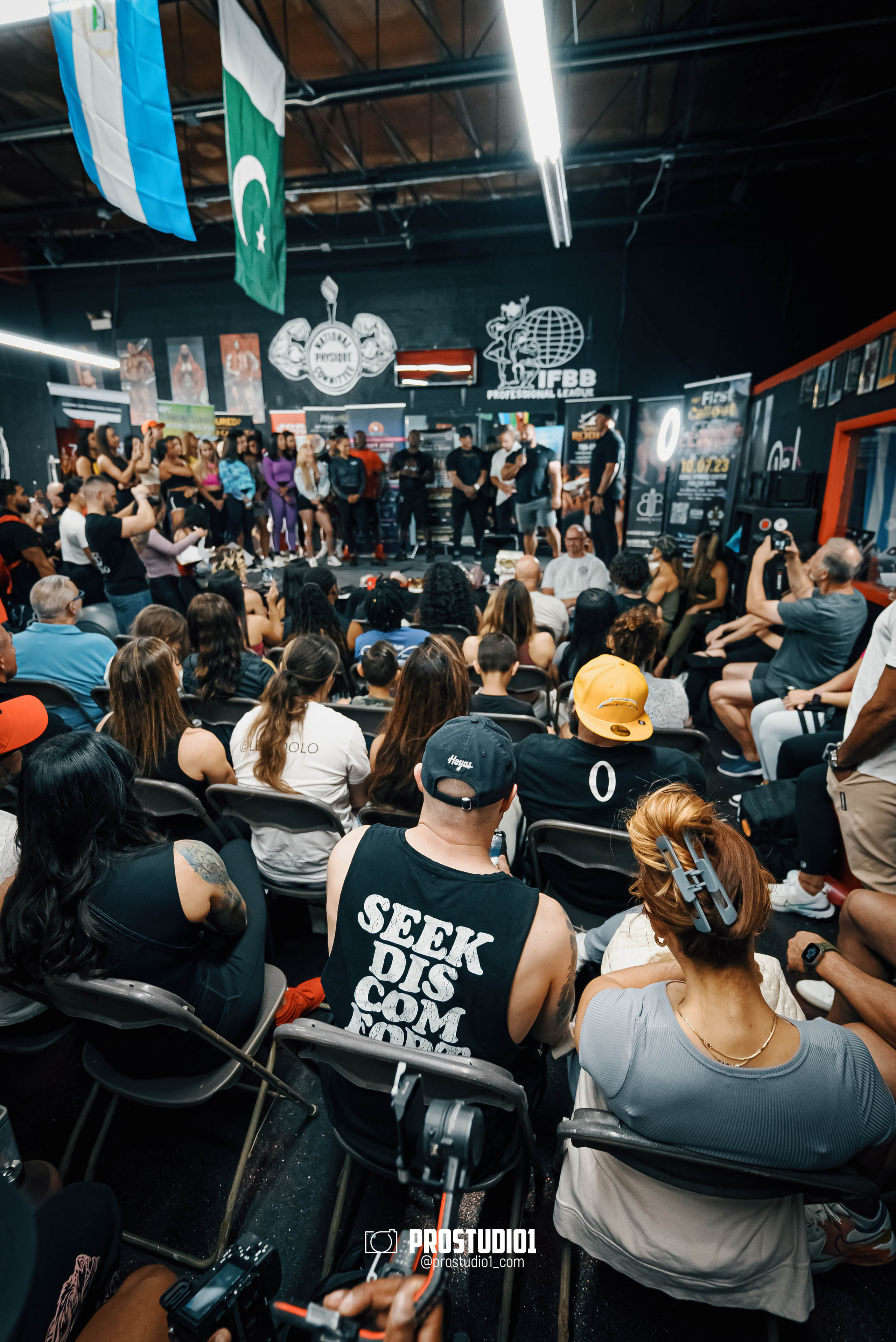 NPC/IFBB PRO Posing Seminar / Infamous Fitness Studio