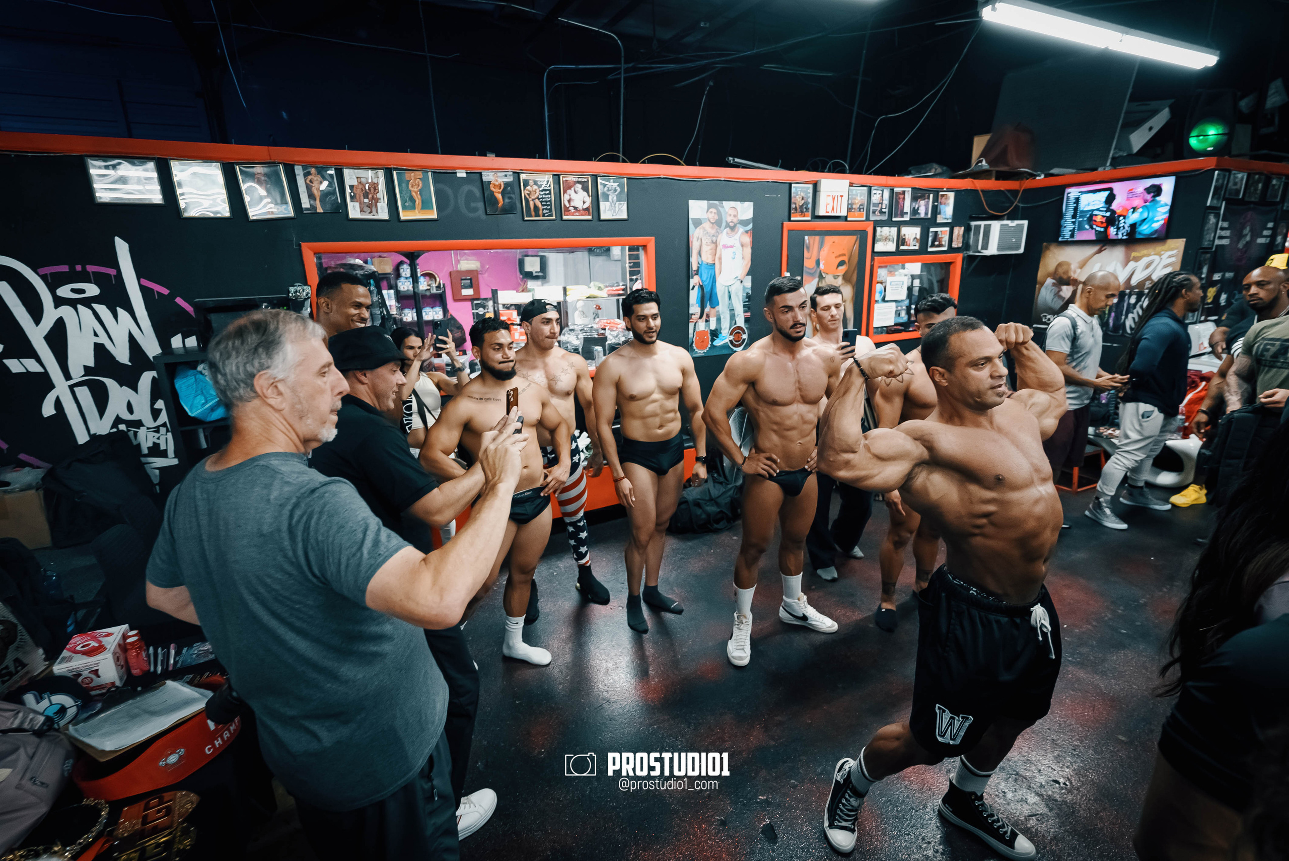 NPC/IFBB PRO Posing Seminar / Infamous Fitness Studio