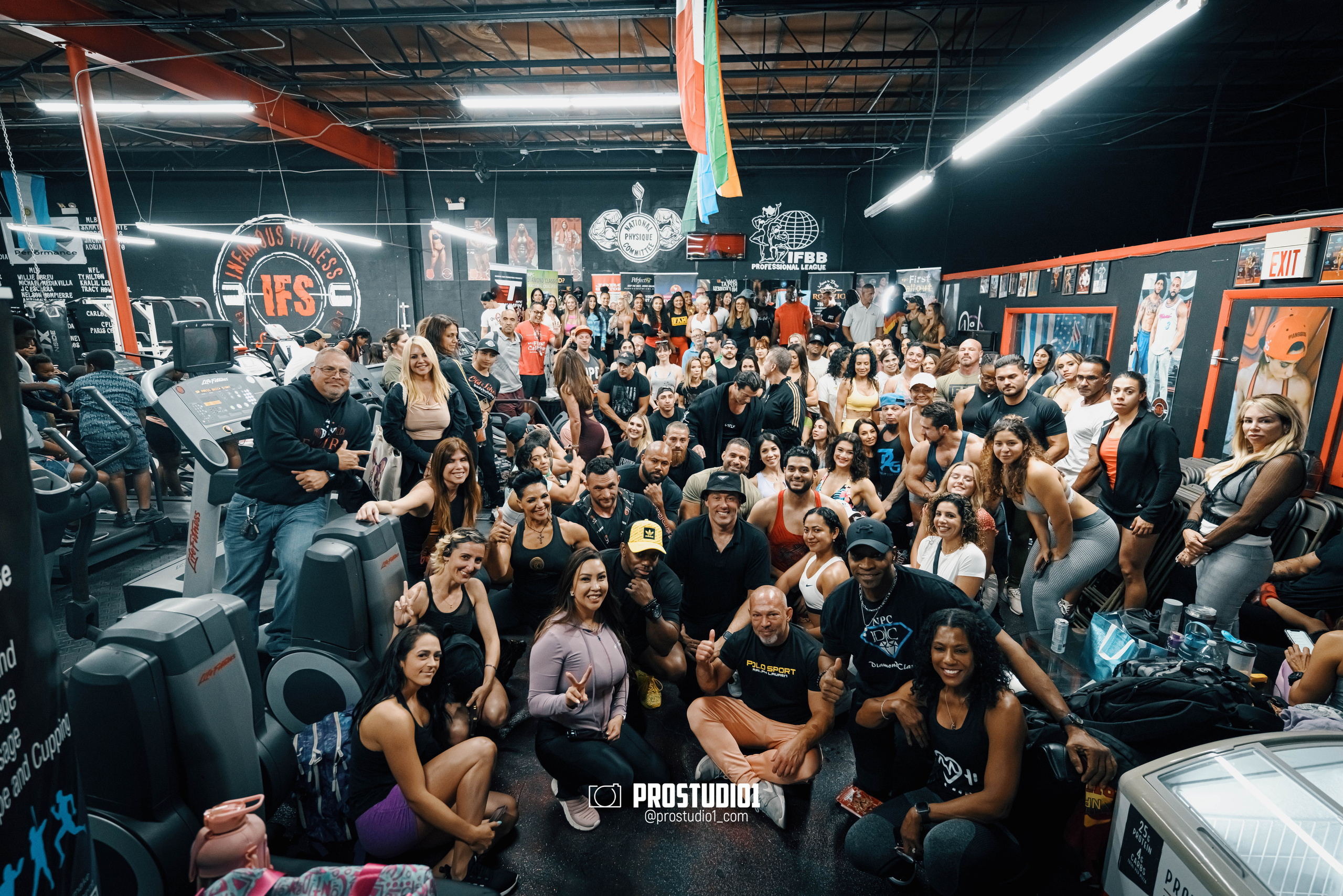 NPC/IFBB PRO Posing Seminar / Infamous Fitness Studio