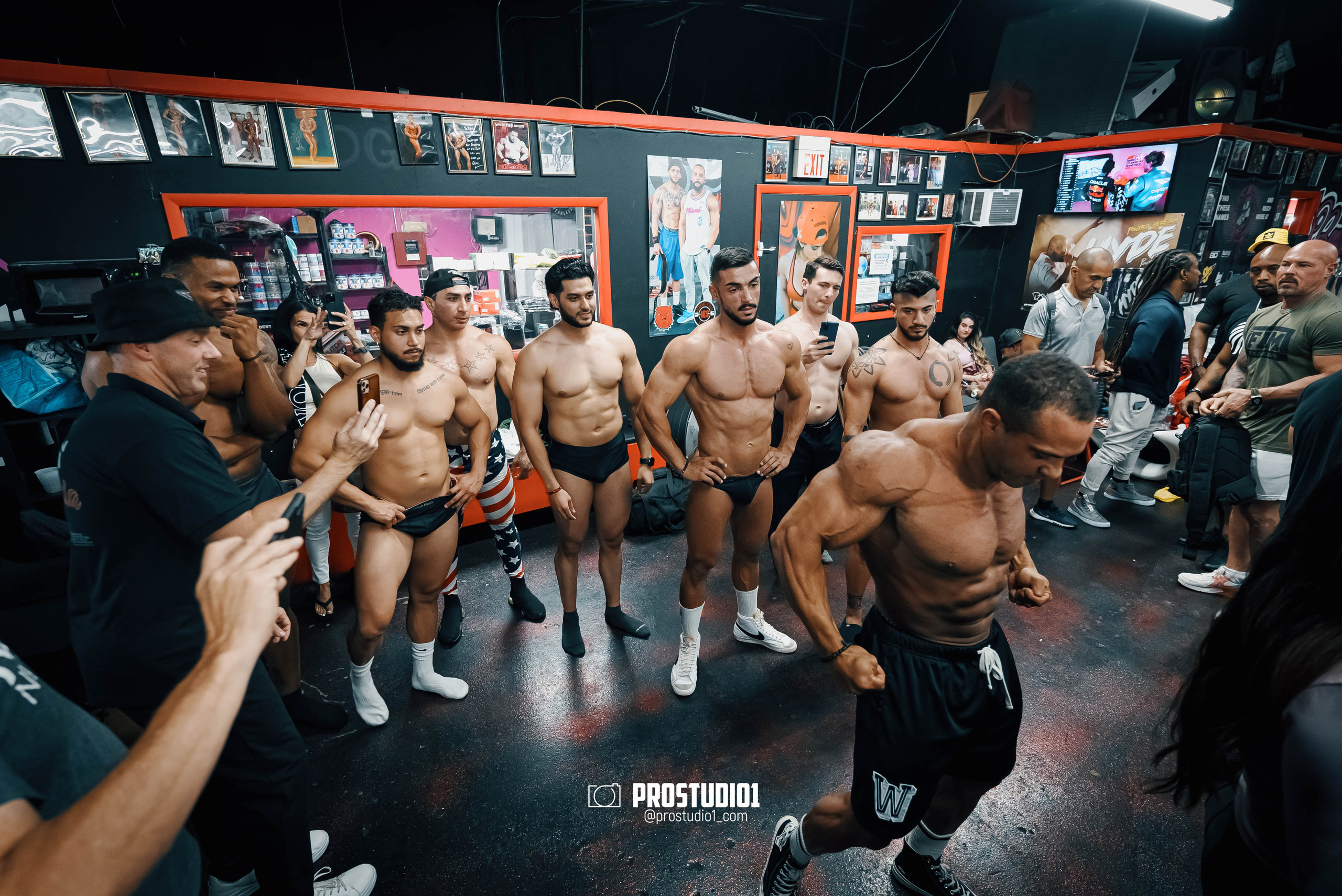 NPC/IFBB PRO Posing Seminar / Infamous Fitness Studio