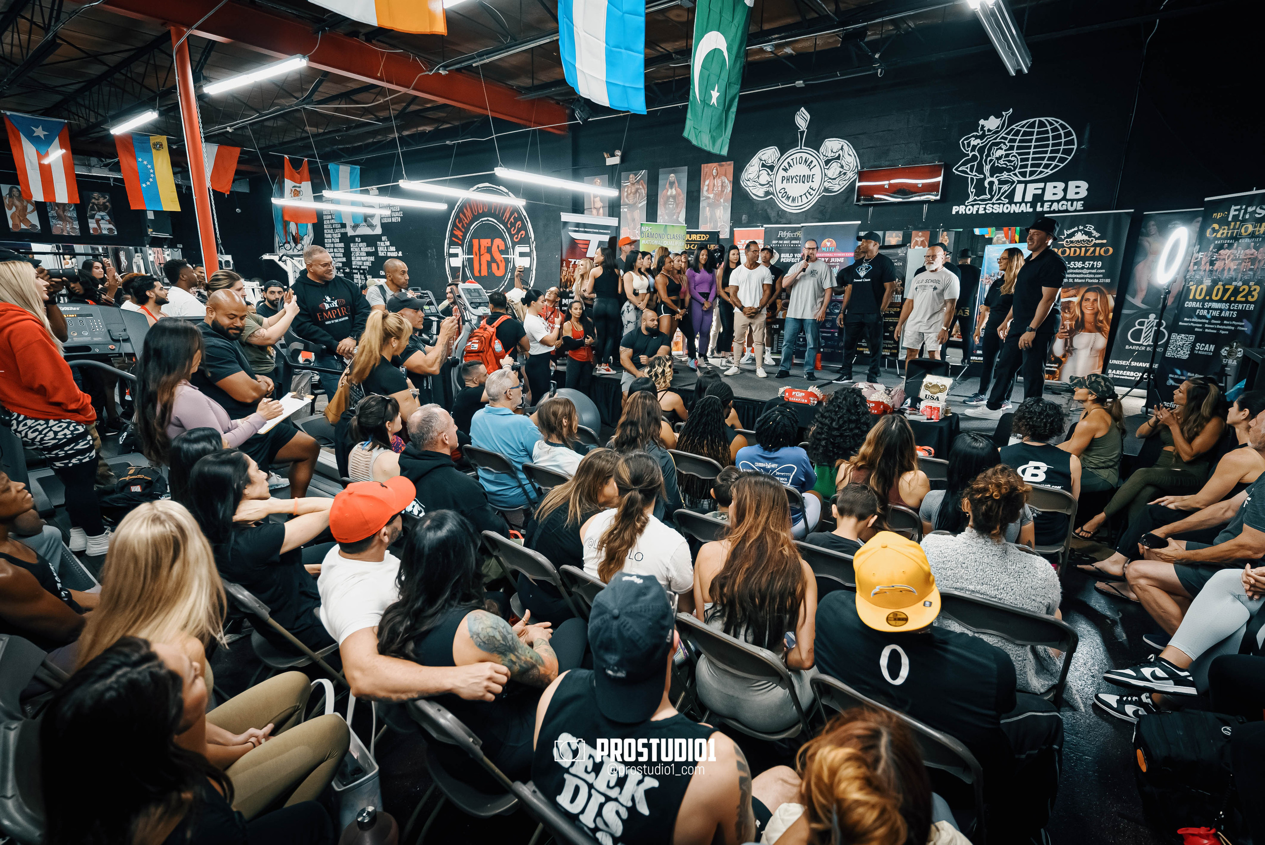 NPC/IFBB PRO Posing Seminar / Infamous Fitness Studio