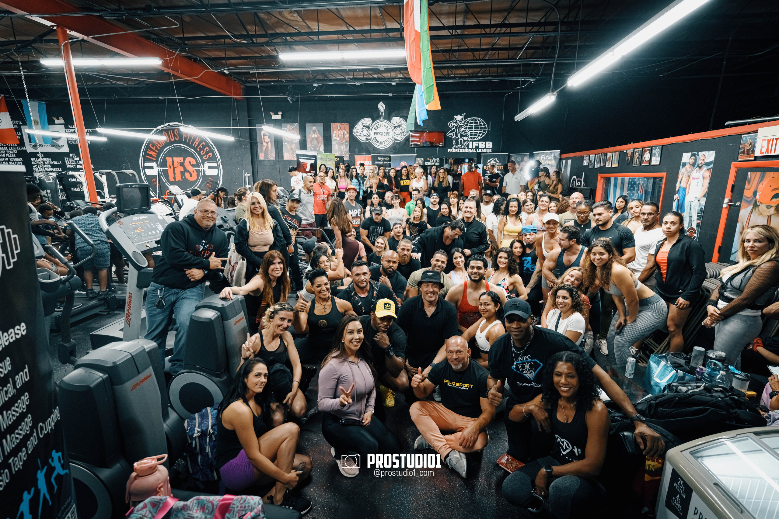 NPC/IFBB PRO Posing Seminar / Infamous Fitness Studio