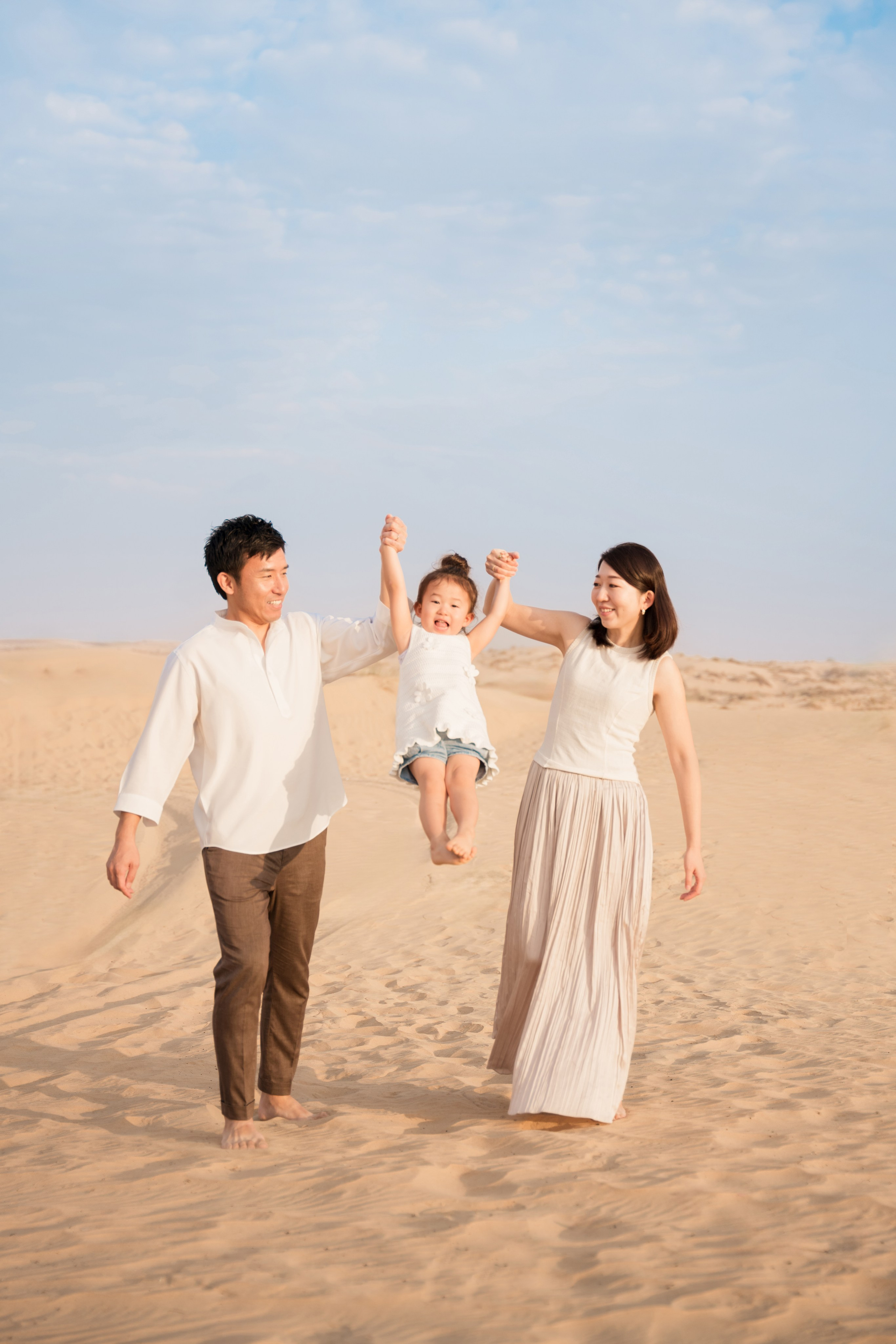 Sunrise in the dunes. Angela Iakovleva — Family Photographer in Dubai