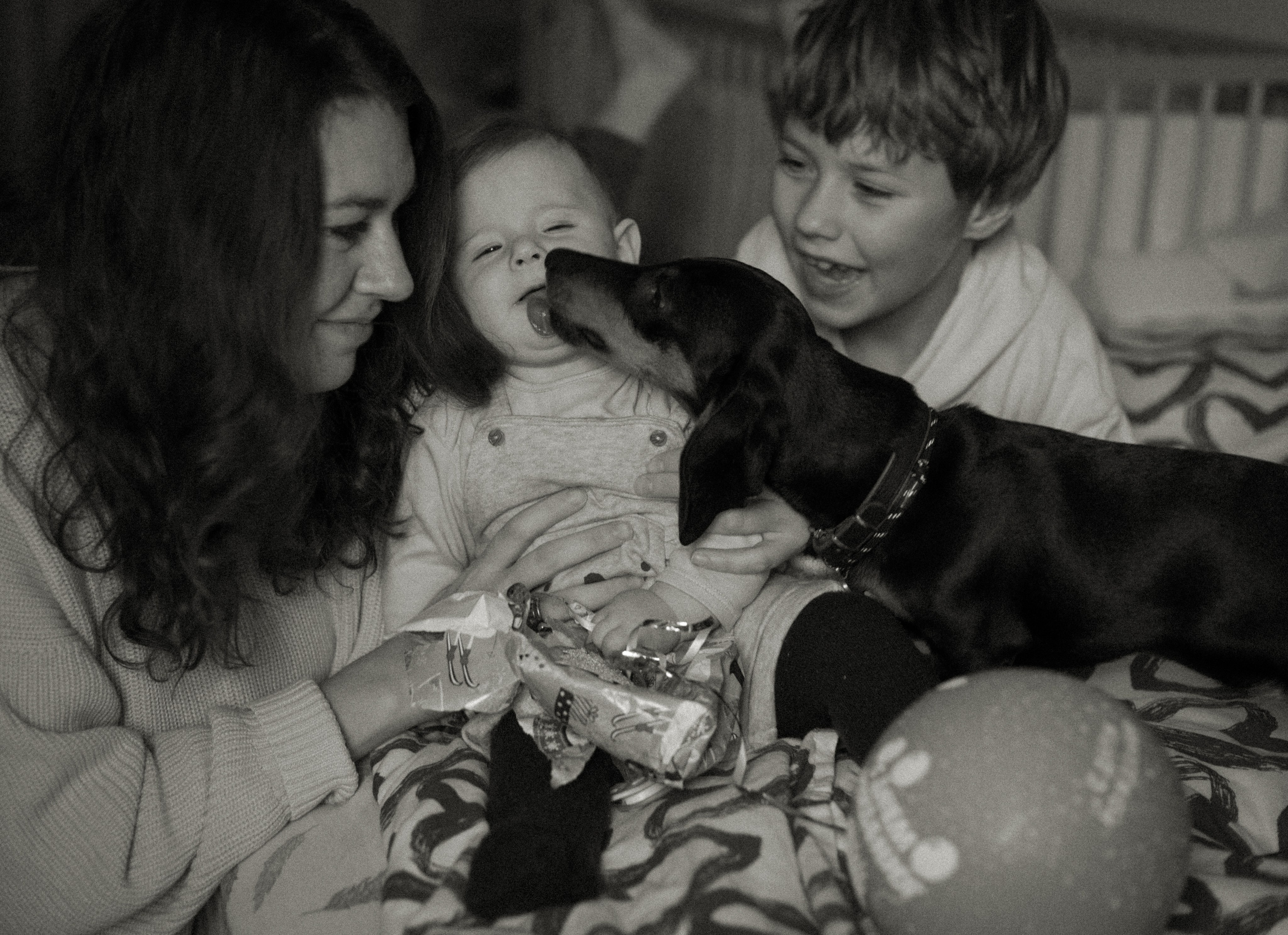 Séance photo de famille pour Noël. Histoires d’amour, séances photos de famille et de mariage en France