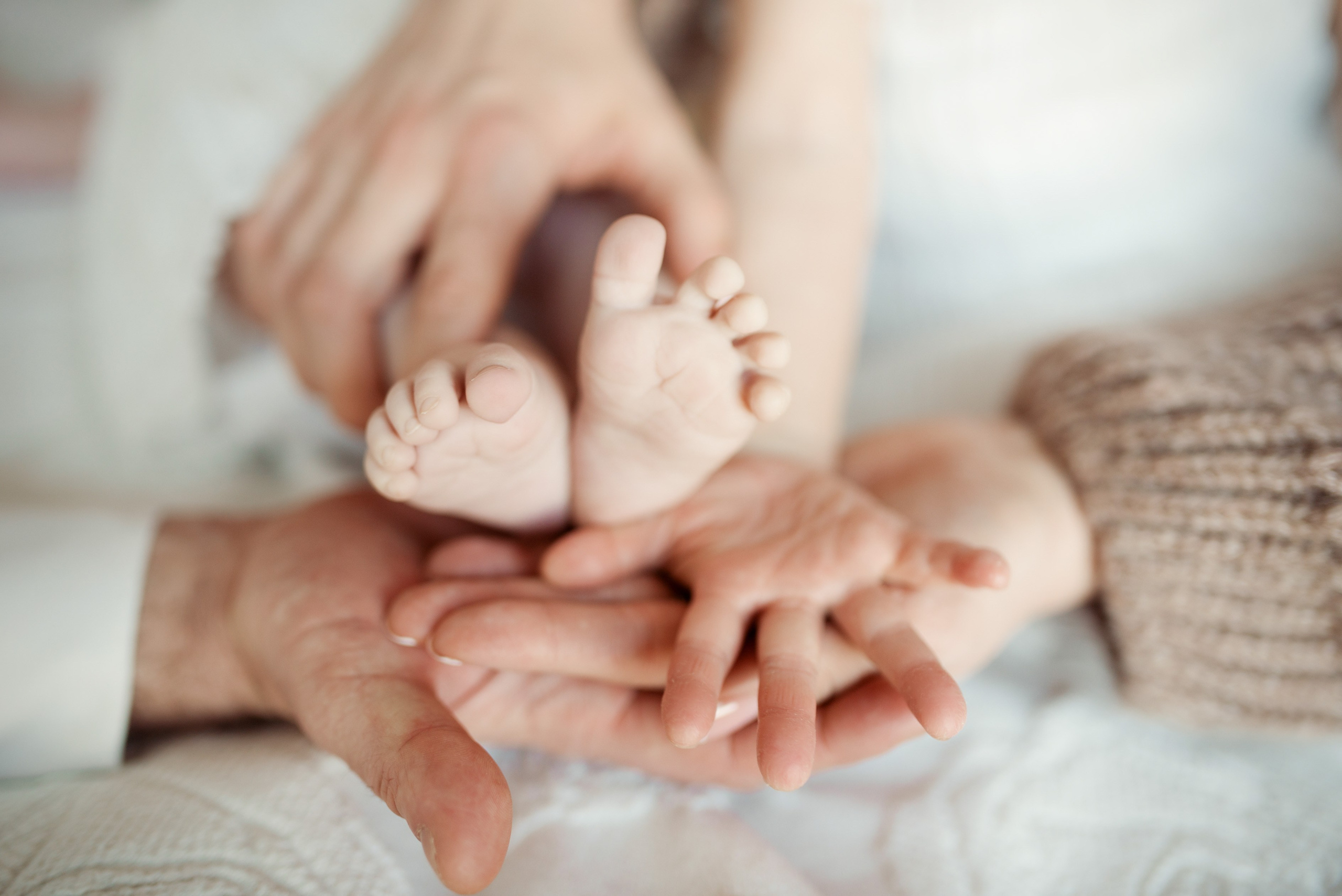 Krikštynos, krikštas, krikštynų fotosesija, ceremonija, bažnyčia krikštynų pasiruošimo fotografavimas. Krikštynų fotografas Vilnius Trakai kaina krikštynų fotografavimas fotografė personal.lt photogrpahy kainos šeima, vaikai profesionali natūrali meninė reportažinė klasikinė fotosesija, krikštynų fotosesija gamtoje