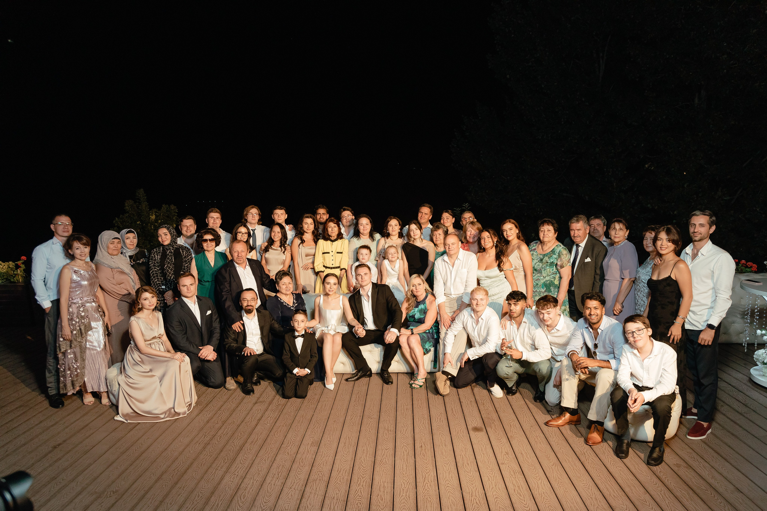 Thomas & Suyumbika. Главная