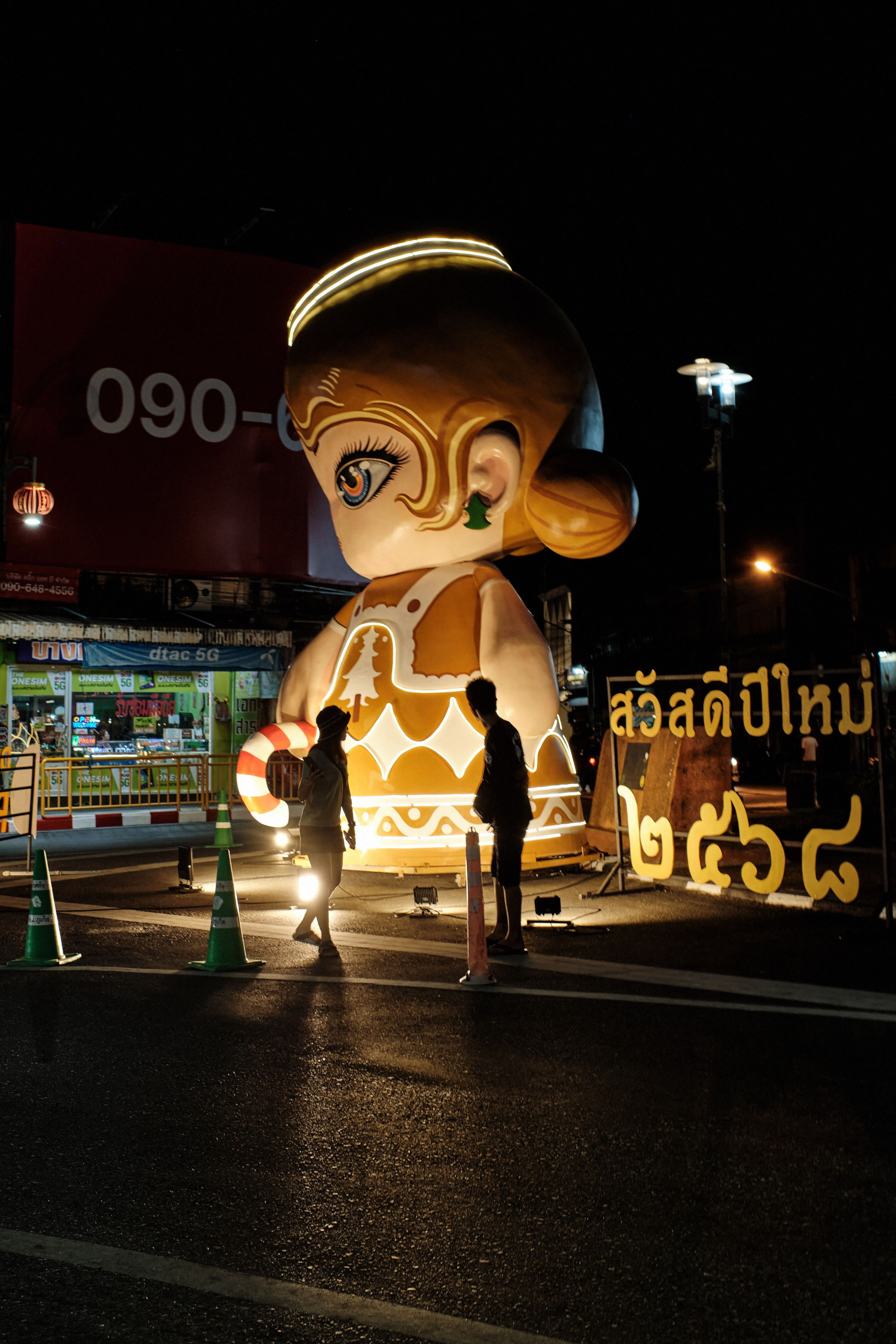 Phuket streets. New year. Portrait photographer Alena Novgorodtseva