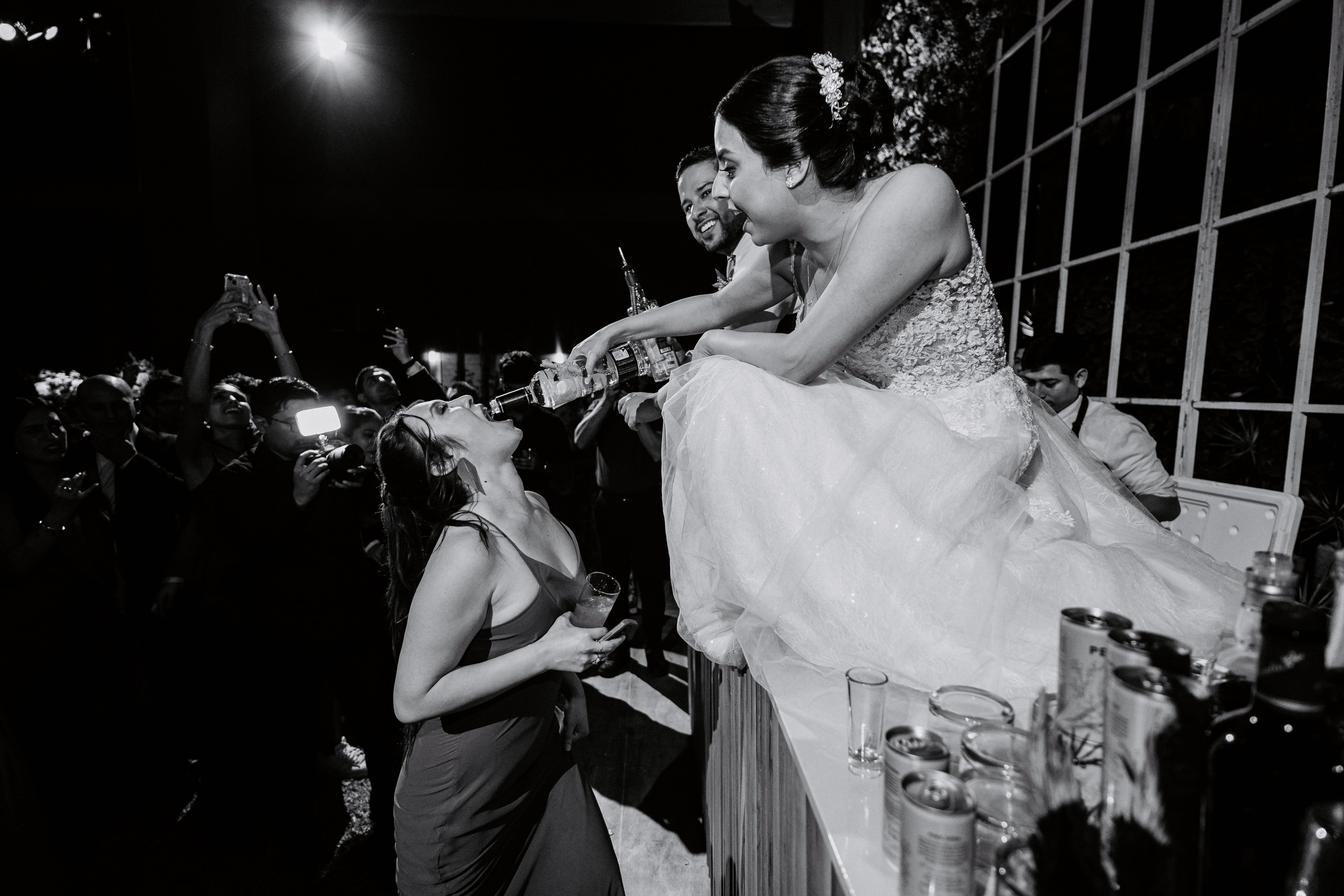 Un vistazo a la fiesta. Fotógrafo de Bodas en Lima | Ronhy Altamirano. Fotografía narrativa y cinematográfica para bodas, quinceañeras y eventos exclusivos