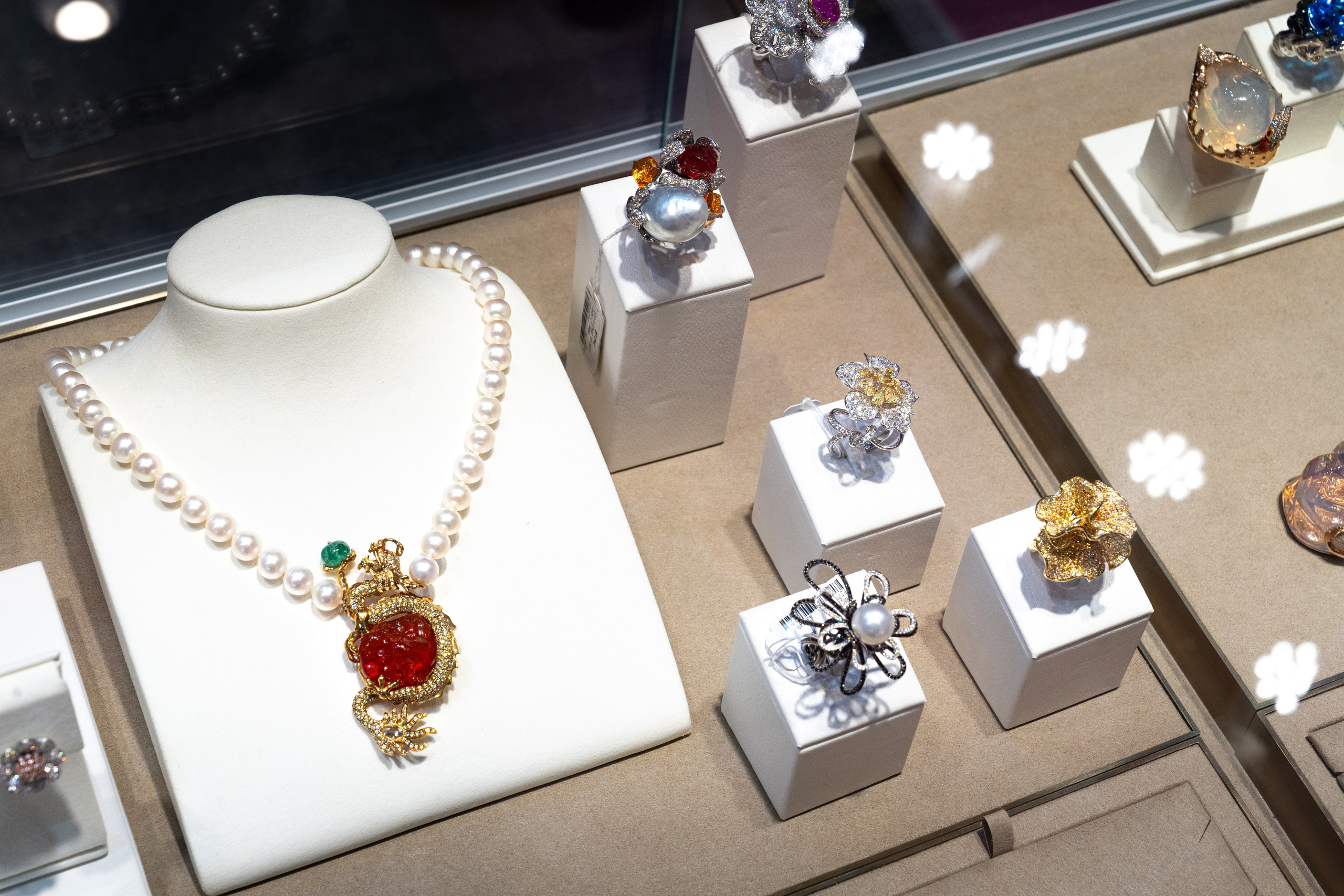 FOREVER5JEWELS. PHOTOGRAPHER IN HONG KONG (WEDDING, FASHION, FAMILY, EVENTS)