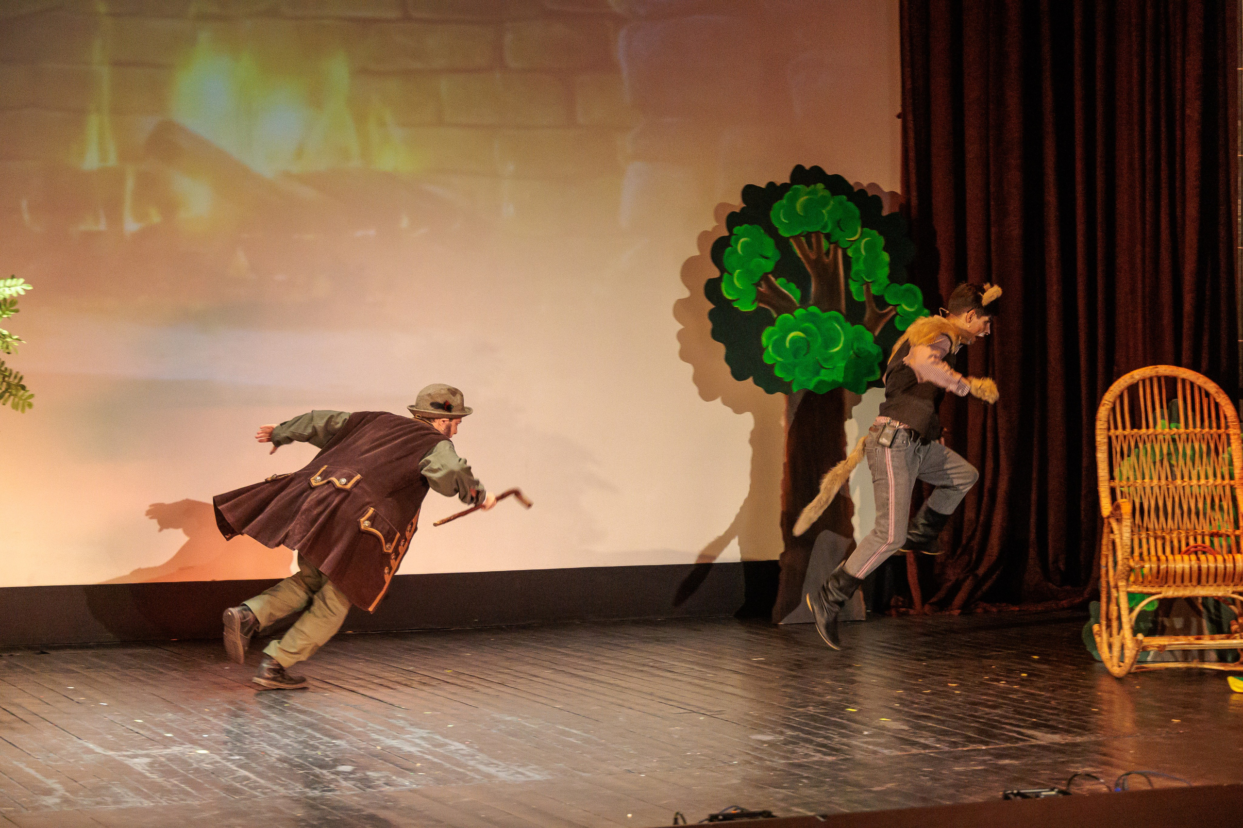 Clounella. Povestea Scufita rosie. ✔️ Фото Видео на свадьбы и крестины Молдова — Cinematic.md