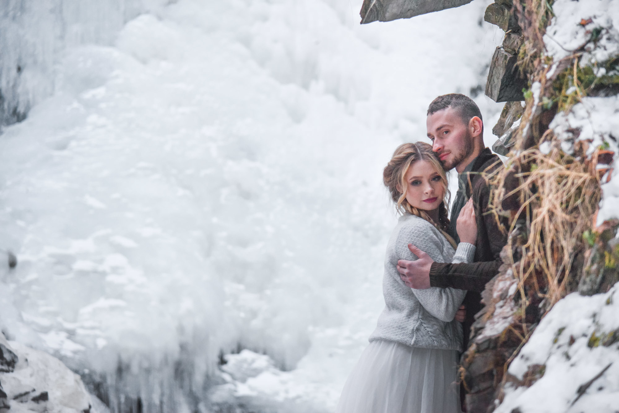 Frozen Waterfall LoveStory. Family Lifestyle Photography