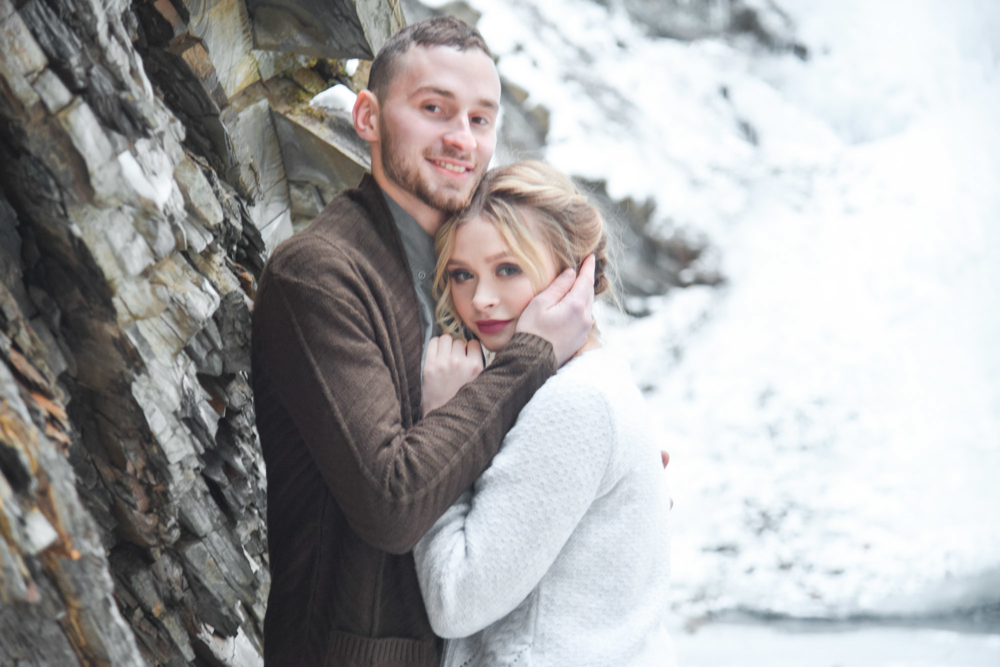 Frozen Waterfall LoveStory. Family Lifestyle Photography