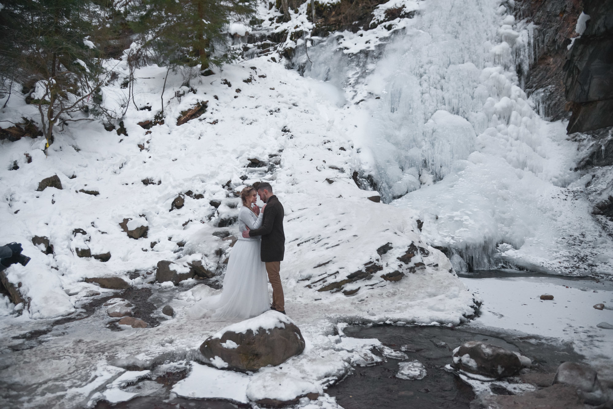 Frozen Waterfall LoveStory. Family Lifestyle Photography