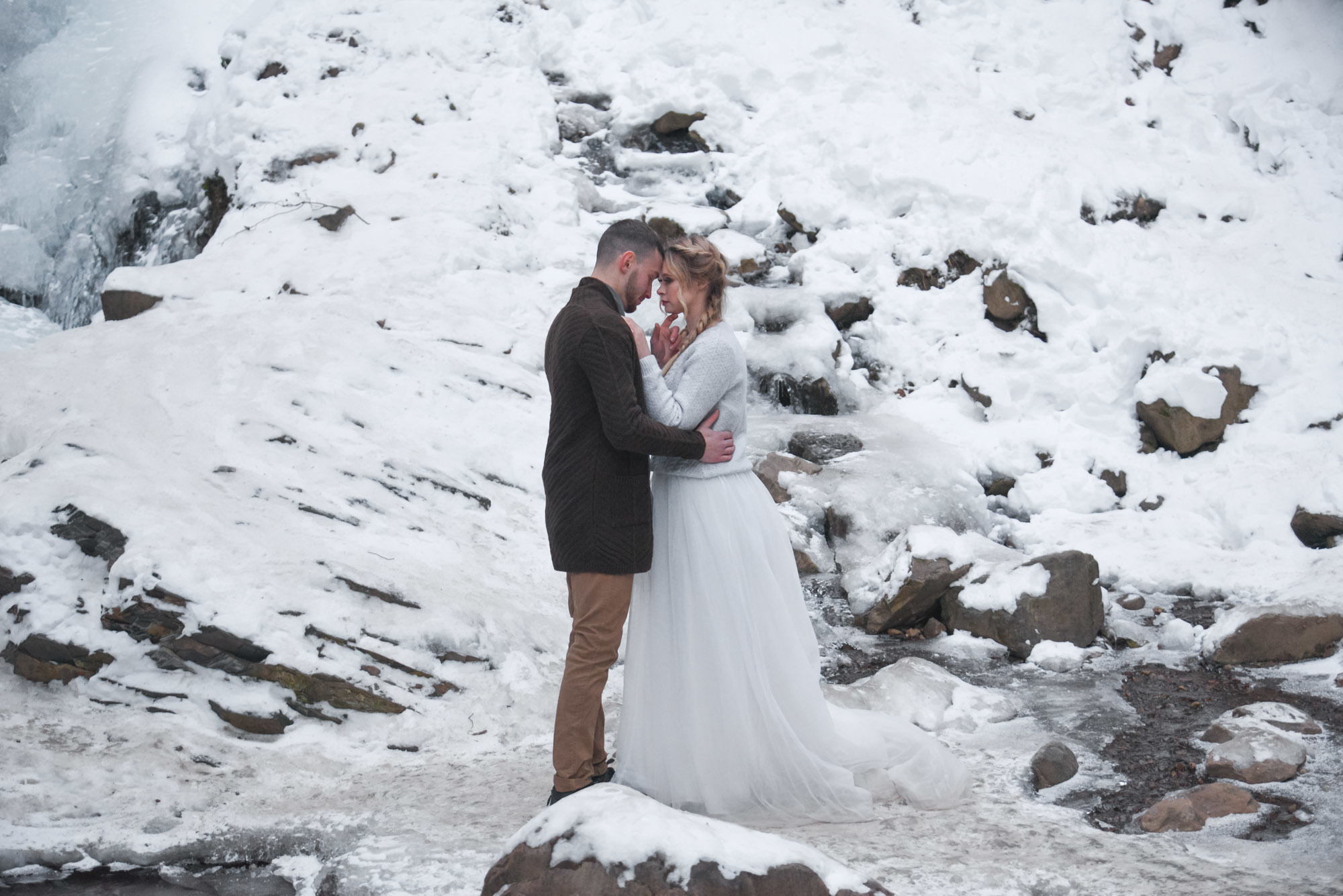 Frozen Waterfall LoveStory. Family Lifestyle Photography