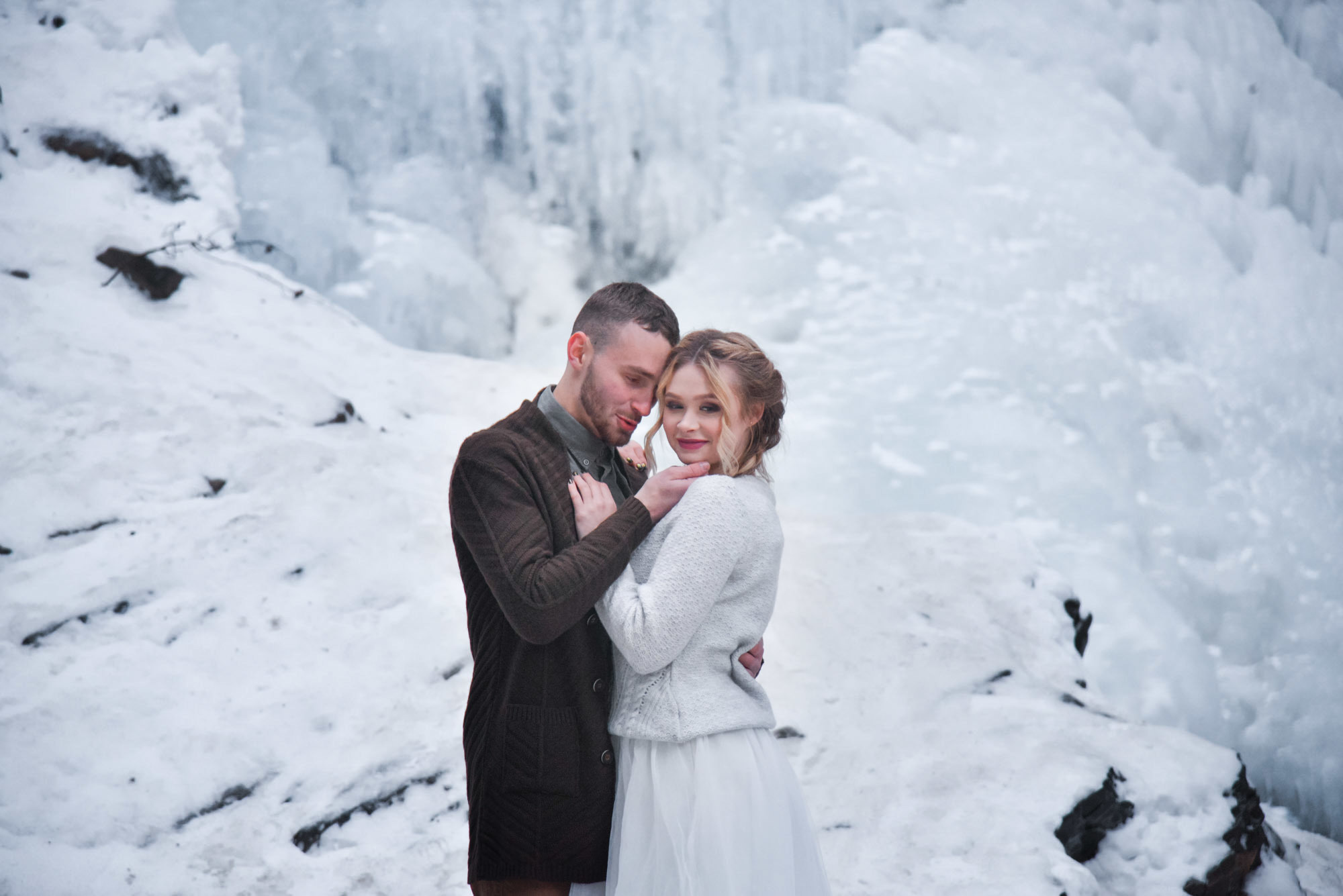 Frozen Waterfall LoveStory. Family Lifestyle Photography
