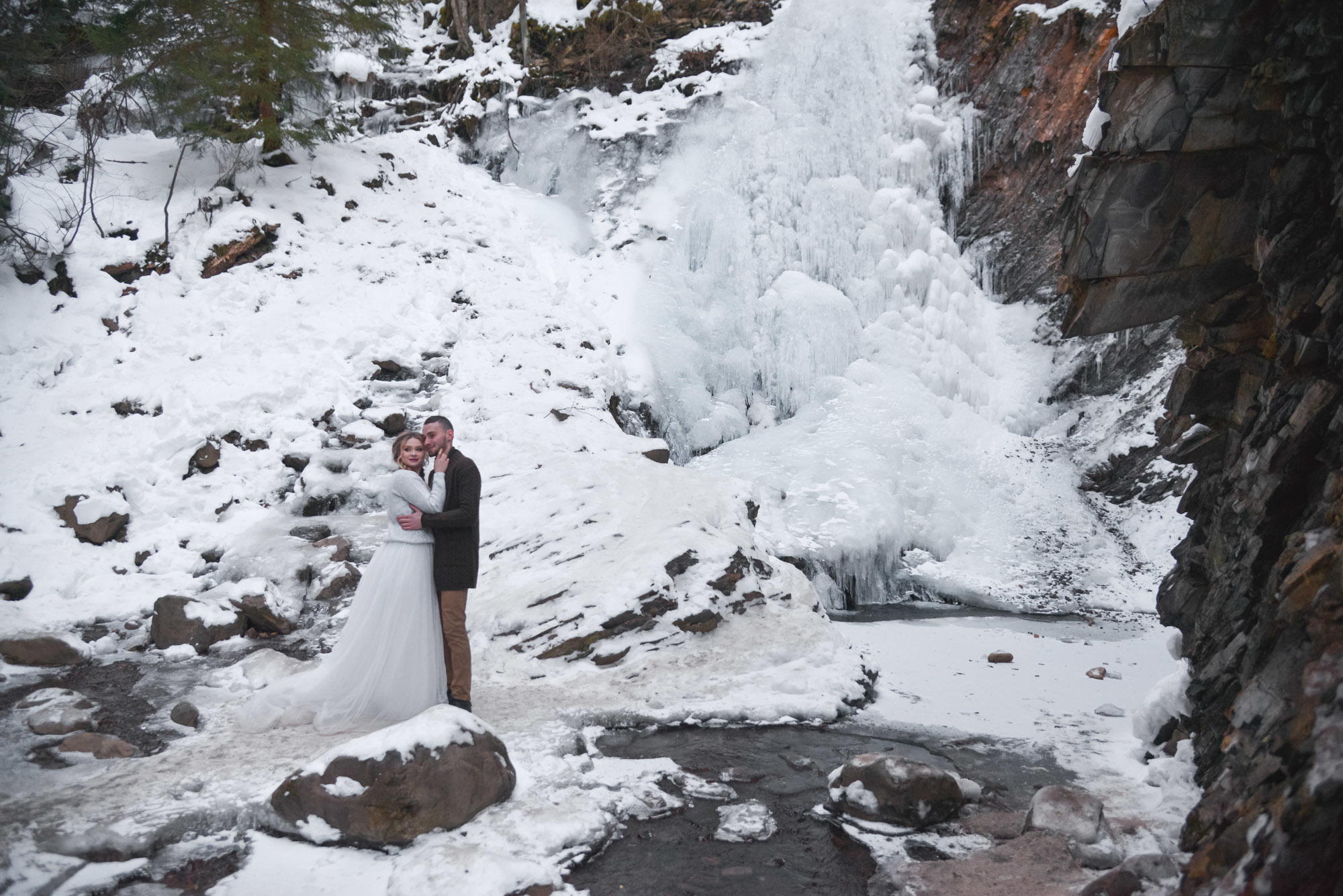 Frozen Waterfall LoveStory. Family Lifestyle Photography
