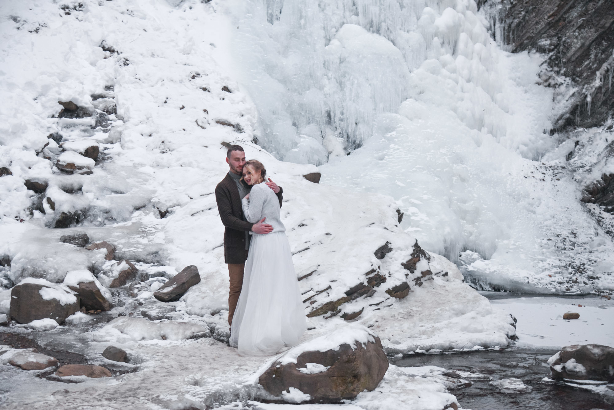 Frozen Waterfall LoveStory. Family Lifestyle Photography