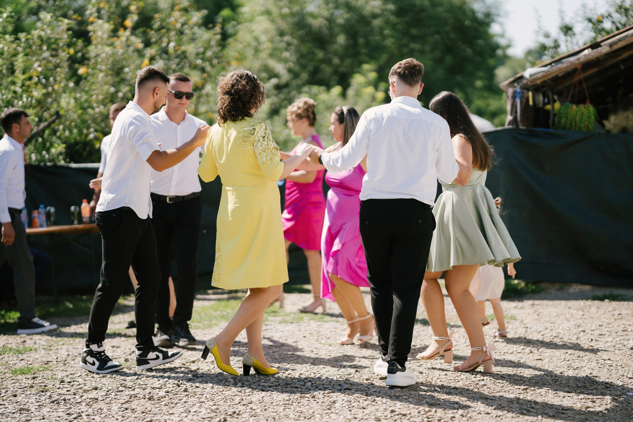 - mireasă Lavinia pregătire casa părintească Hârlău- mire Mihai pregătire Flămânzi cavalerii de onoare- fotograf nuntă Casa Jorovlea- ședință foto miri Mihai și Lavinia- nuntă elegantă Casa Jorovlea- fotografie de nuntă naturală România- domnișoare de onoare pregătire mireasă- emoții nuntă biserică- dansul mirilor Casa Jorovlea* fotograf profesionist nuntă Botoșani Iași* fotografie documentară de nuntă- familie și prieteni la nuntă- nași Mihai și Nicoleta nuntă- portret mireasă în lumină naturală- petrecere nuntă Casa Jorovlea- Nuntă Mihai și Lavinia – momente emoționante din ziua nunții, pregătirile mirilor în Hârlău și Flămânzi, ceremonia religioasă și ședința foto realizată de  AlinoFotoStudio -  Mireasa Lavinia în timpul pregătirilor la Hârlău-  Mihai pregătit de cavalerii de onoare în Flămânzi - Ceremonia religioasă a mirilor Mihai și Lavinia-Ședință foto romantică de nuntă Mihai și Lavinia - Dansul mirilor la petrecerea de nuntă -  fotograf nuntă Iași-  fotograf nuntă Botoșani- wedding photography Romania- AlinoFotoStudio - AlinoFotoStudio - Alin Chirilă fotograf - fotograf Botoșani - fotograf Iași - fotograf Hârlău - fotograf Bacău - fotograf Suceava - fotograf București - fotograf Neamț - servicii foto video - fotograf evenimente - fotograf nuntă - fotograf botez - wedding photographer Romania - ședință foto nuntă - fotografie de eveniment - wedding photography - fotografie profesională - fotograf profesionist România- povestitor prin fotografie, servicii foto - video -profesionale