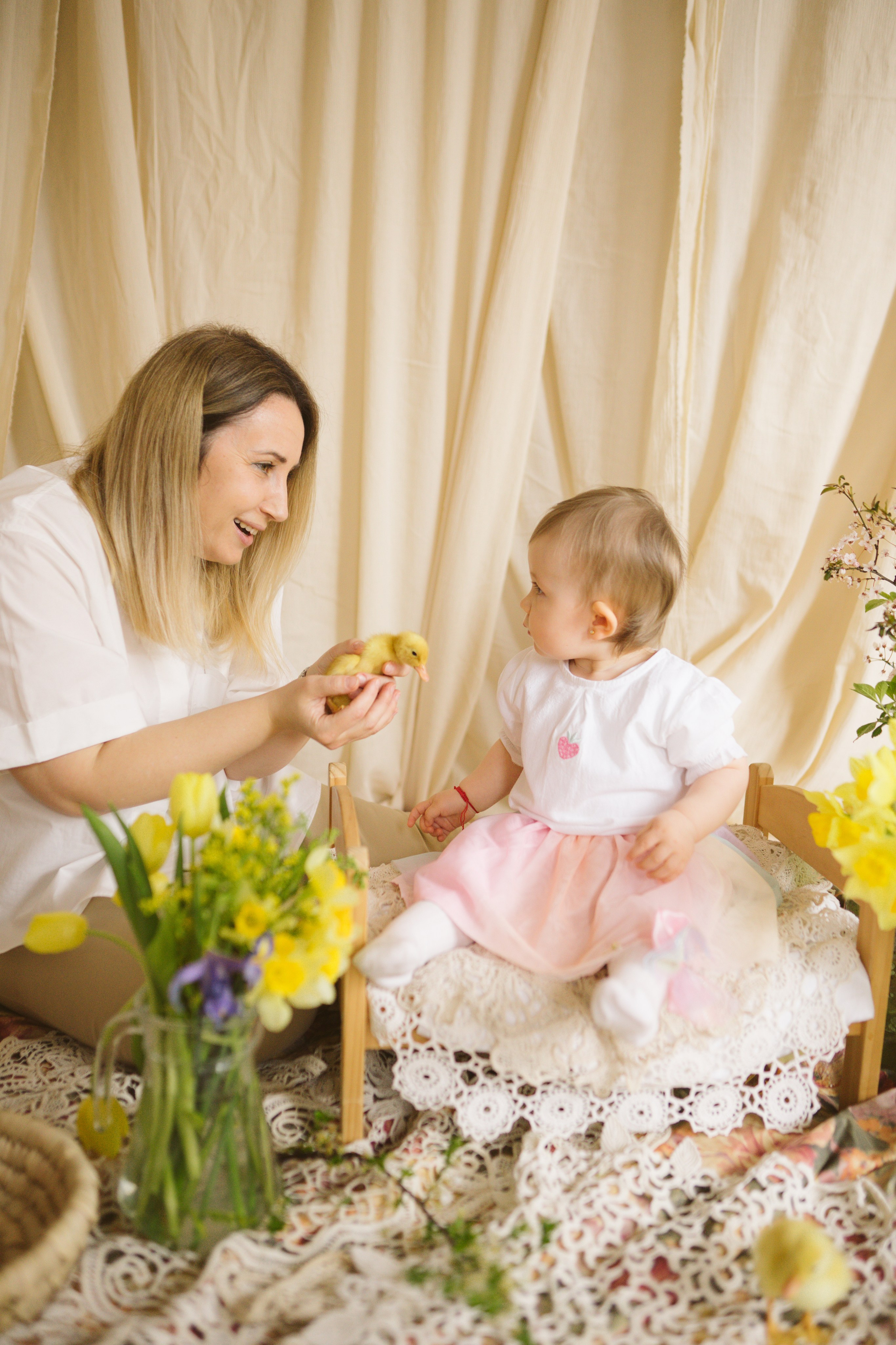 Ședințe Foto de Paște Brașov: Gălbenuș | Mădălina Beda. Madalina Beda- Artist vizual, fotograf, doula la nastere, consultant babywearing Brasov si in toata tara