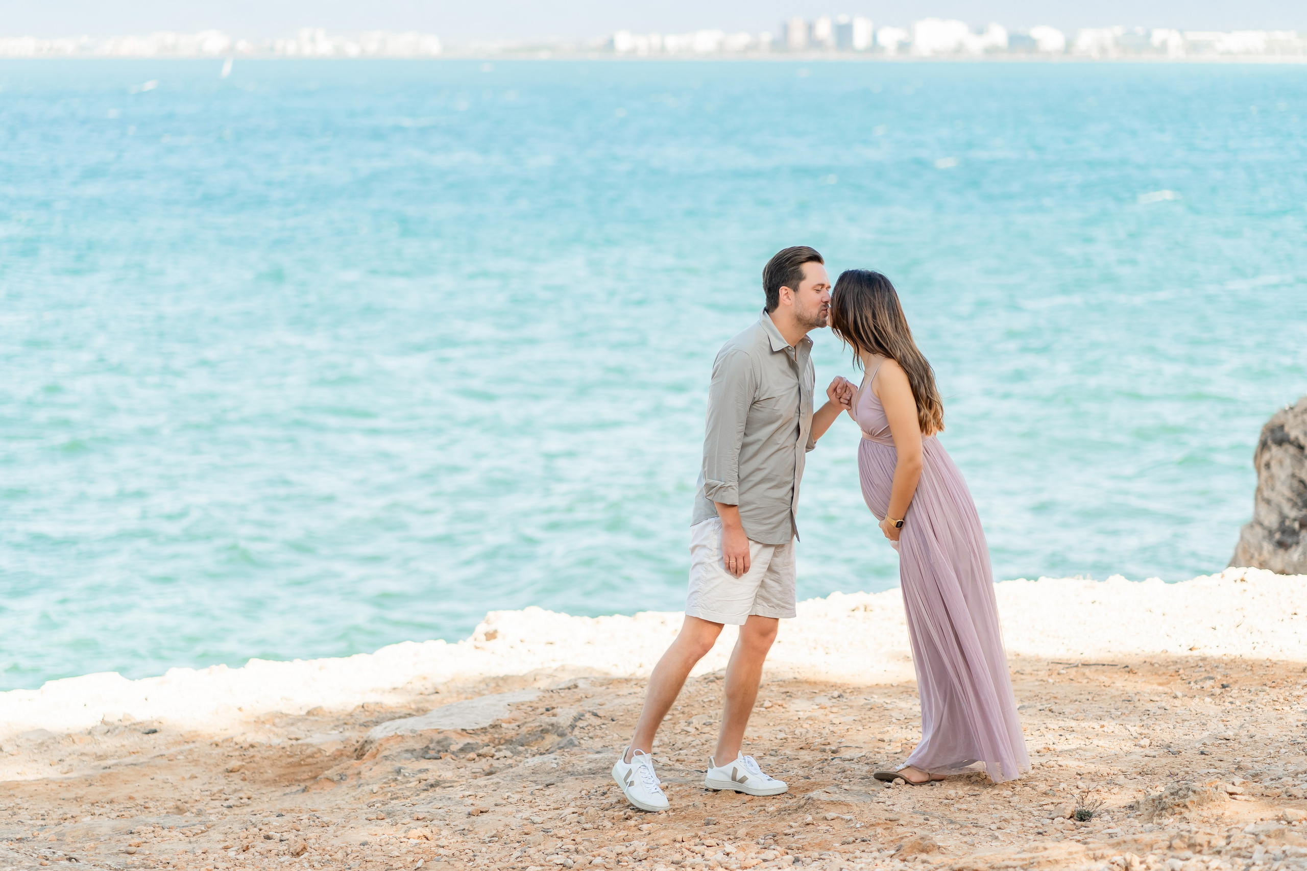 Babybauch Shooting Mallorca. Deine Fotografin auf Mallorca für Familien und Business