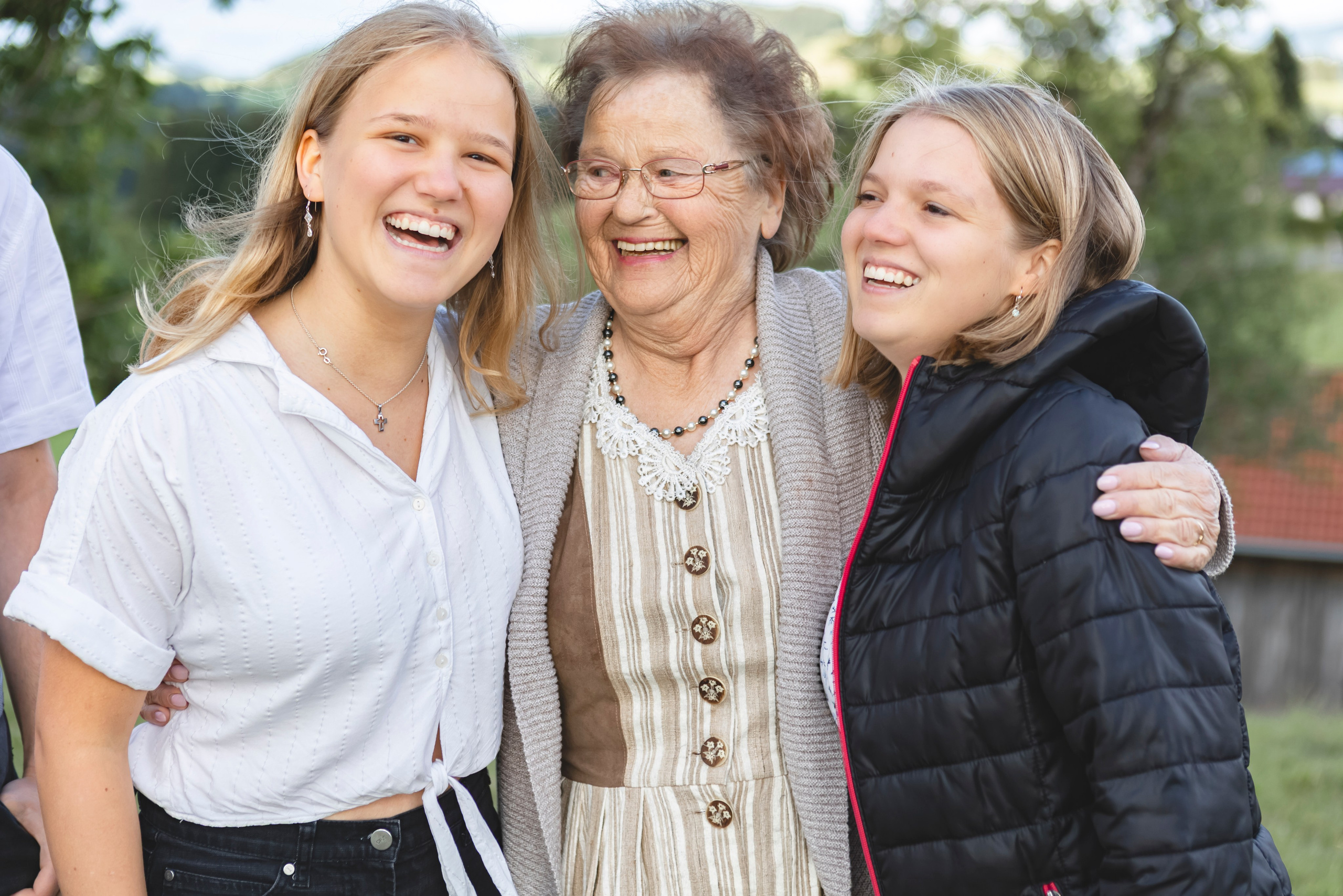 Familienfotografie Lindenberg, Familienfotograf Allgäu, Familien Fotoshooting Bayern, Kinder und Eltern Fotoshooting Lindenberg, Familienportraits Allgäu, Professionelle Familienfotografie Bayern, Familienfotos draußen Lindenberg, Familienbilder drinnen Allgäu, Outdoor Familienfotos Bayern, Familienshooting Lindenberg
