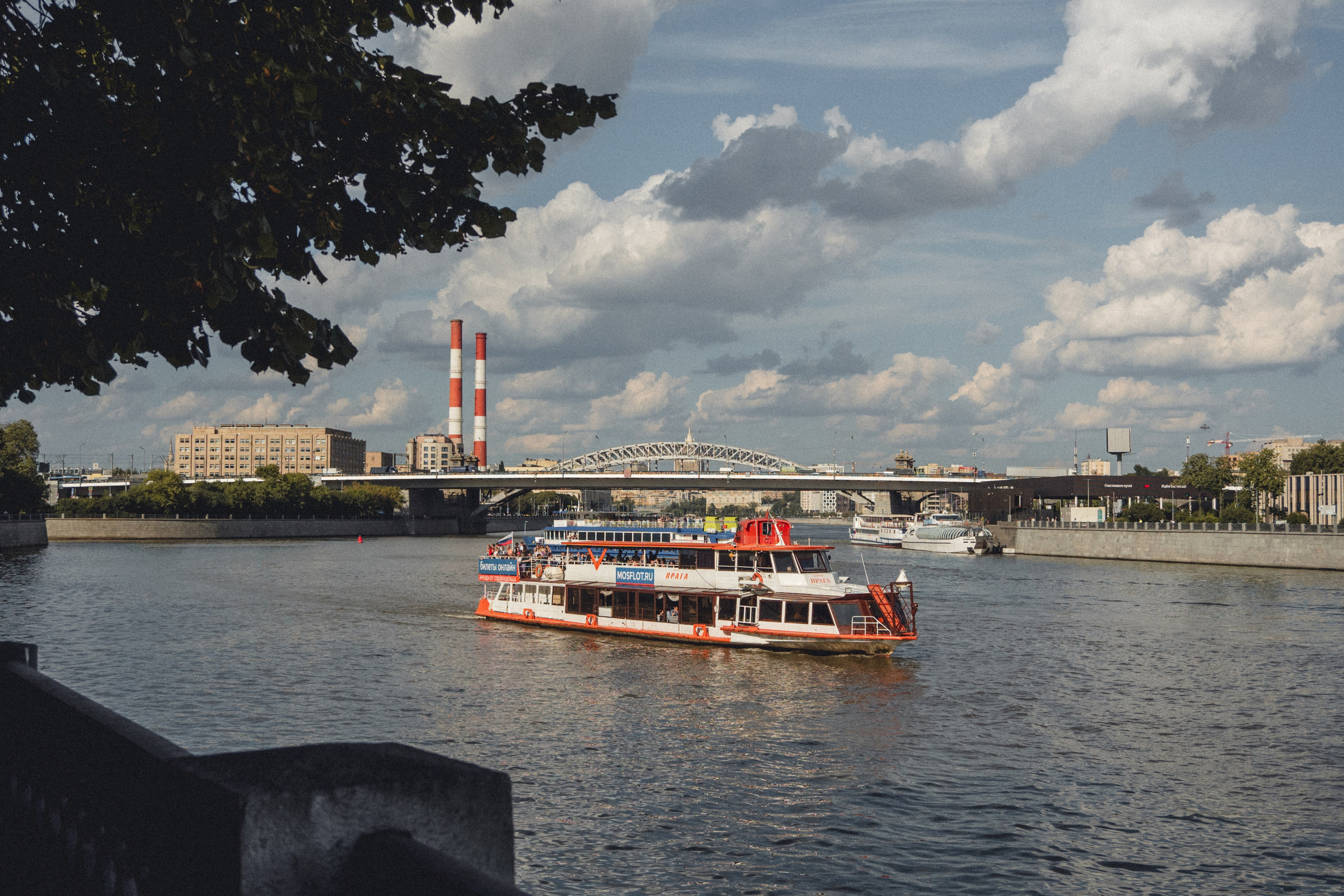 Воробьевы Горы. Photographe sur Cote d’Azur. Portraits de familles, couples, enfants, événements