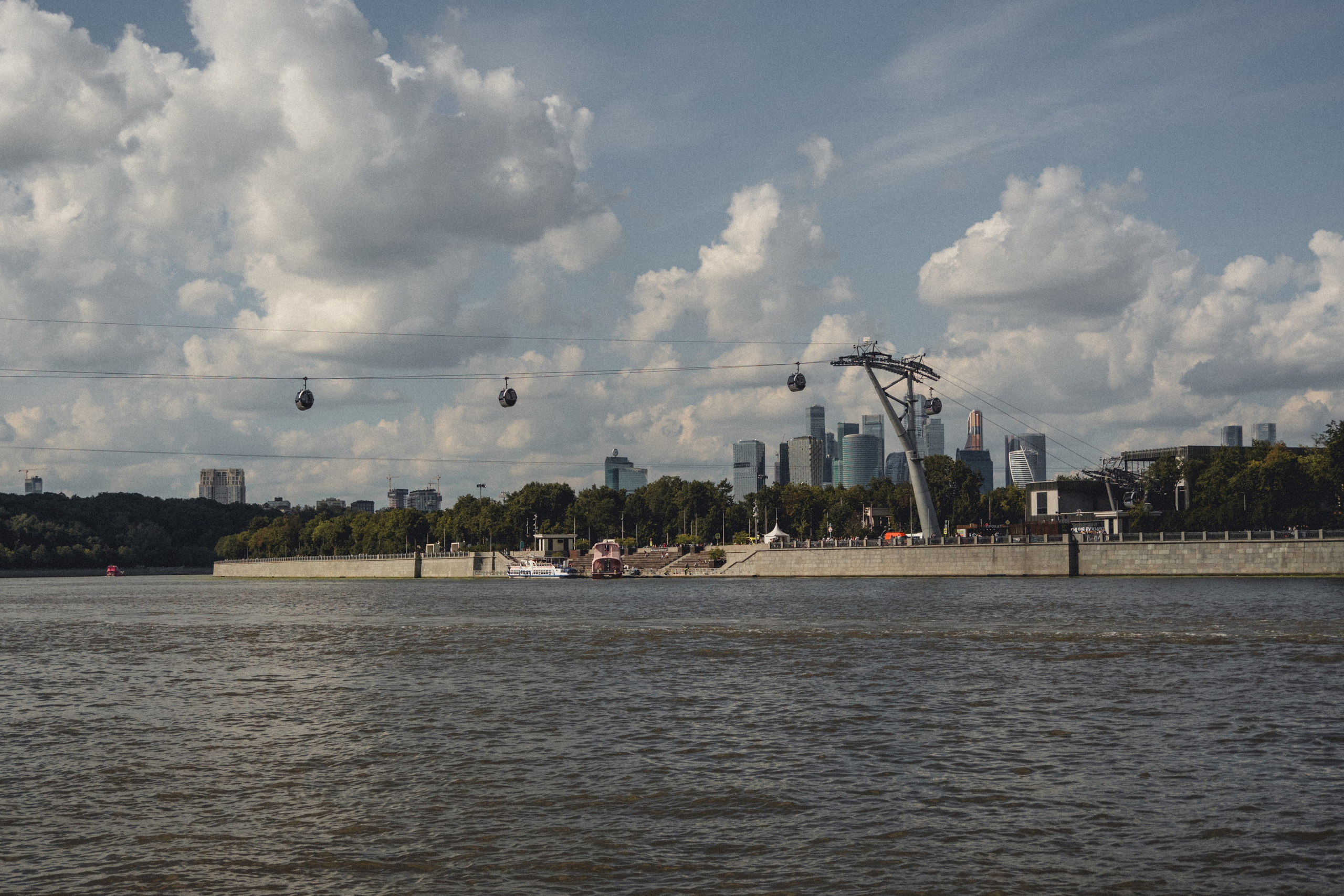 Воробьевы Горы. Photographe sur Cote d’Azur. Portraits de familles, couples, enfants, événements