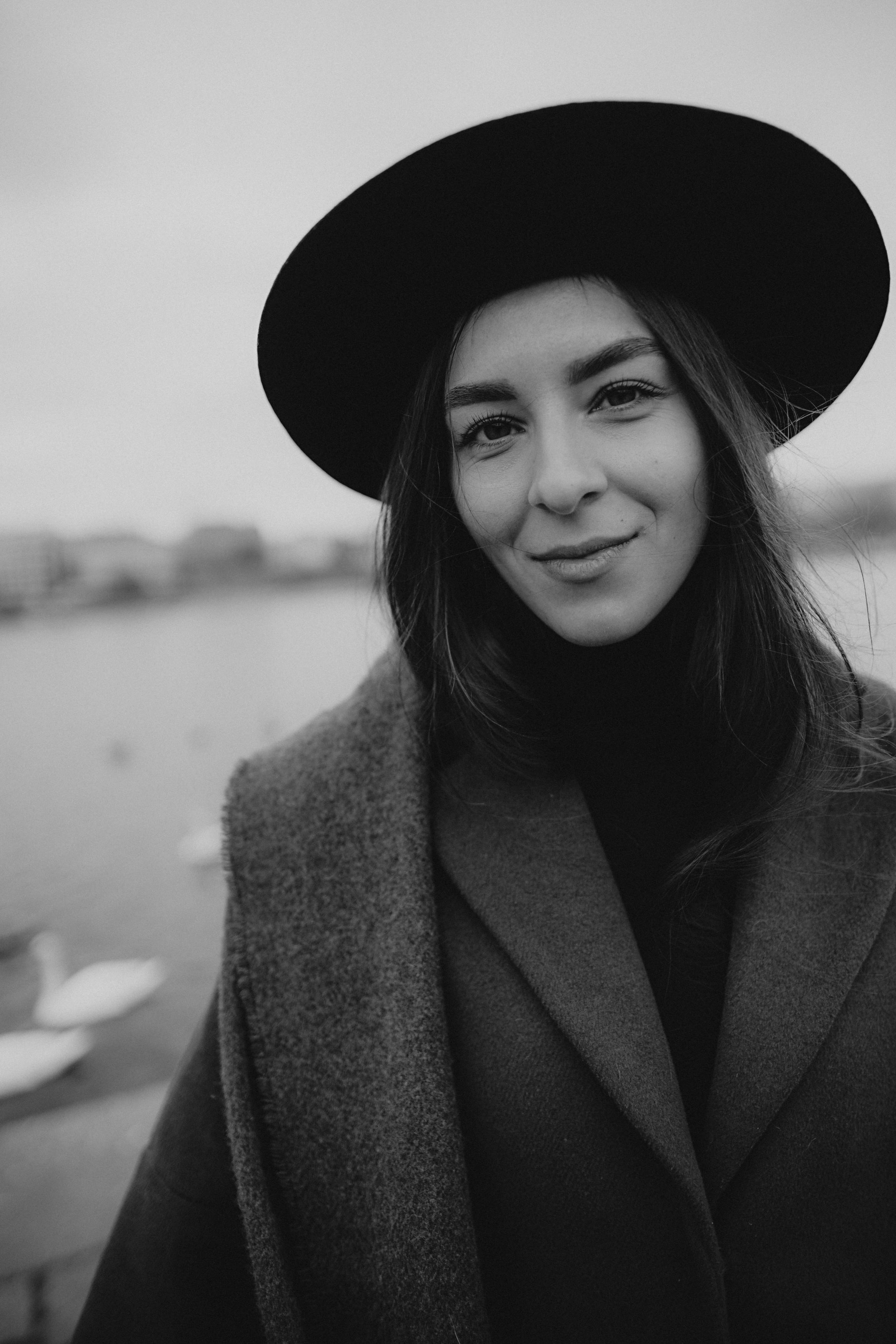 River, coat and birds. Фотограф в Праге Анна Лебедева