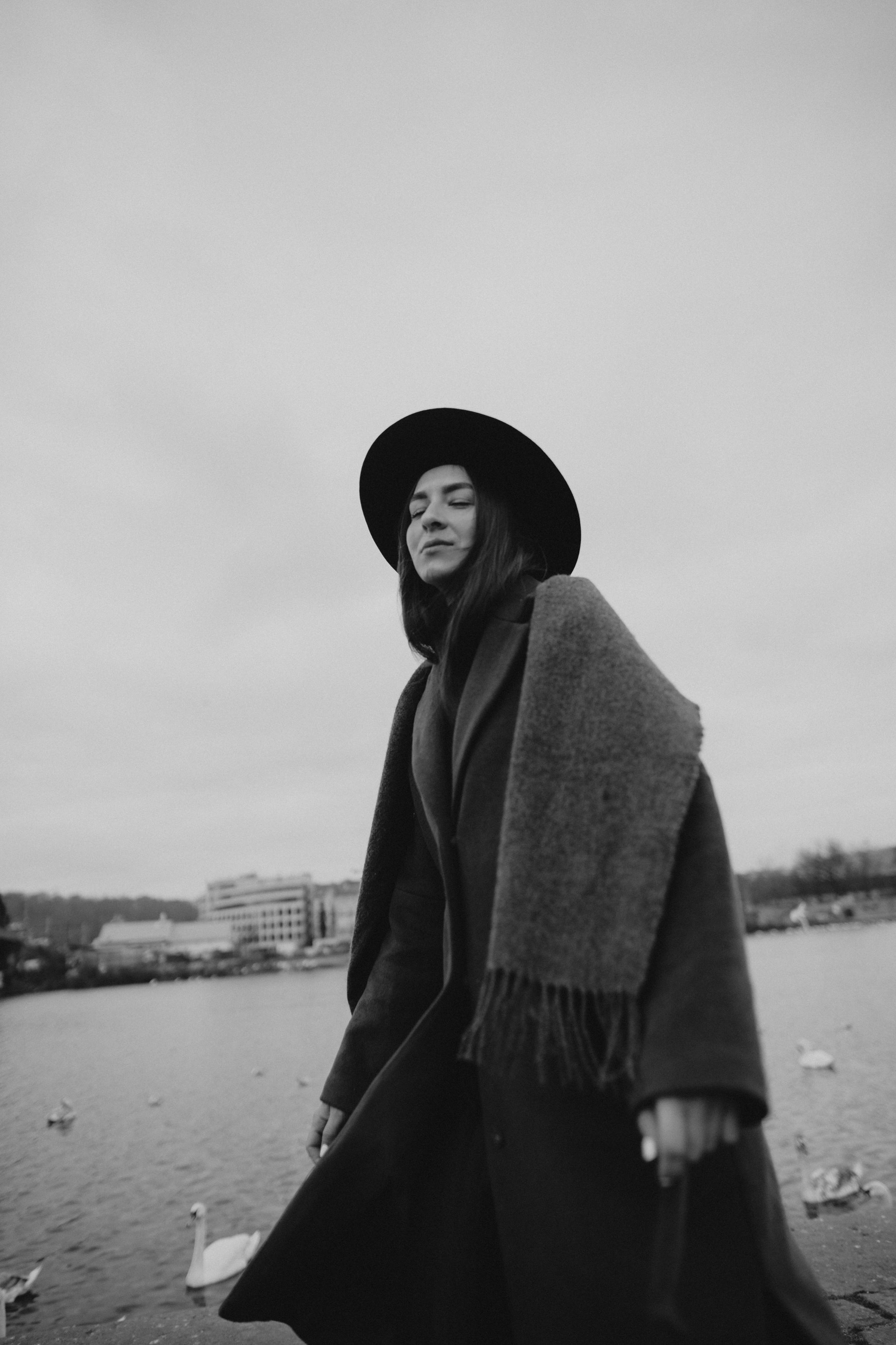 River, coat and birds. Фотограф в Праге Анна Лебедева