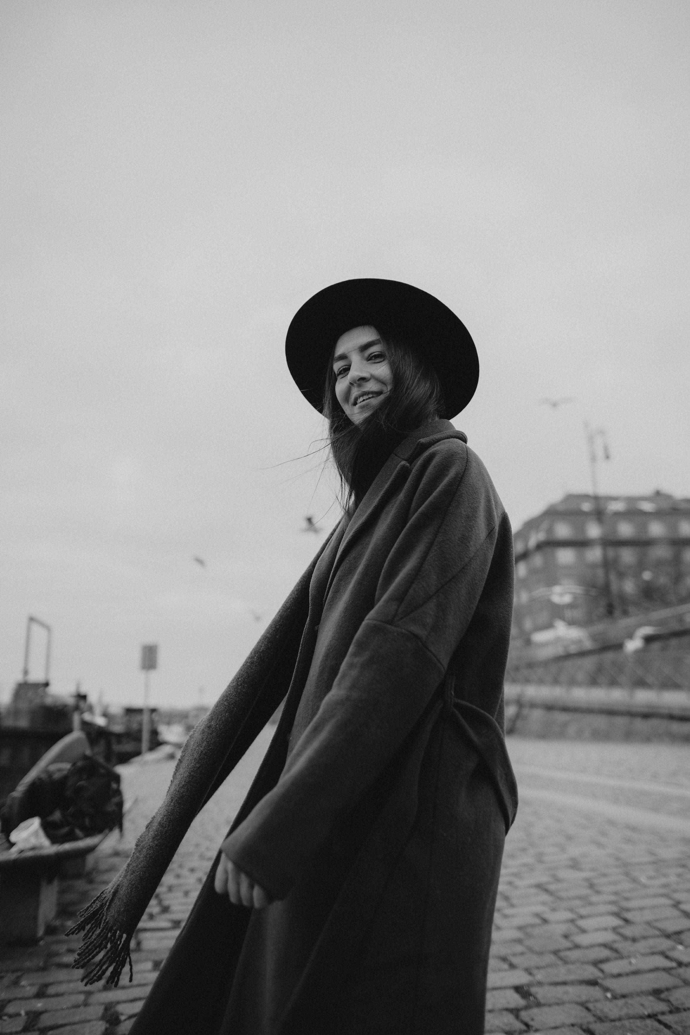 River, coat and birds. Фотограф в Праге Анна Лебедева