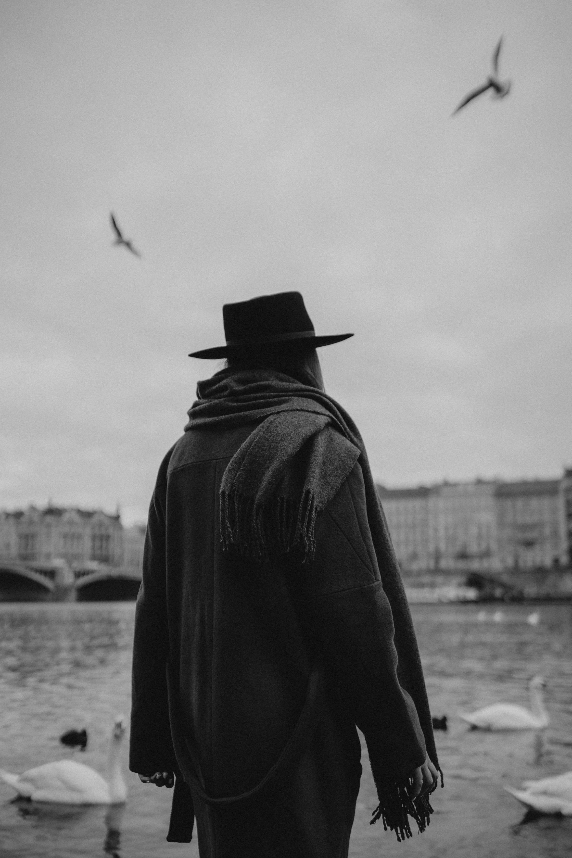 River, coat and birds. Фотограф в Праге Анна Лебедева
