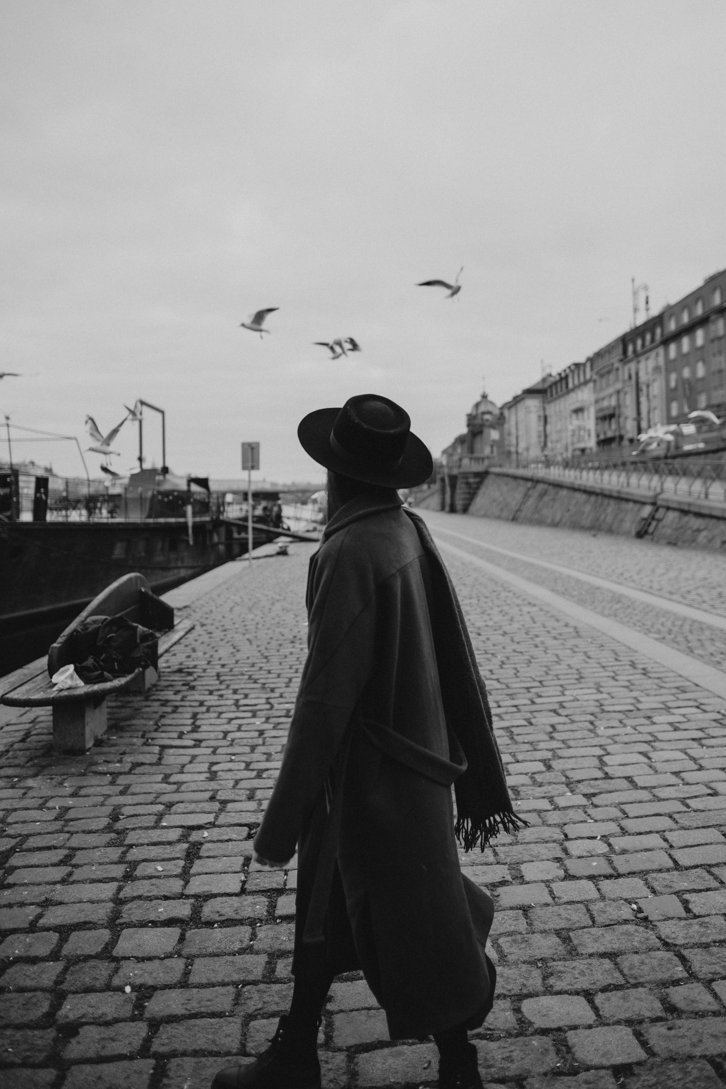 River, coat and birds. Фотограф в Праге Анна Лебедева