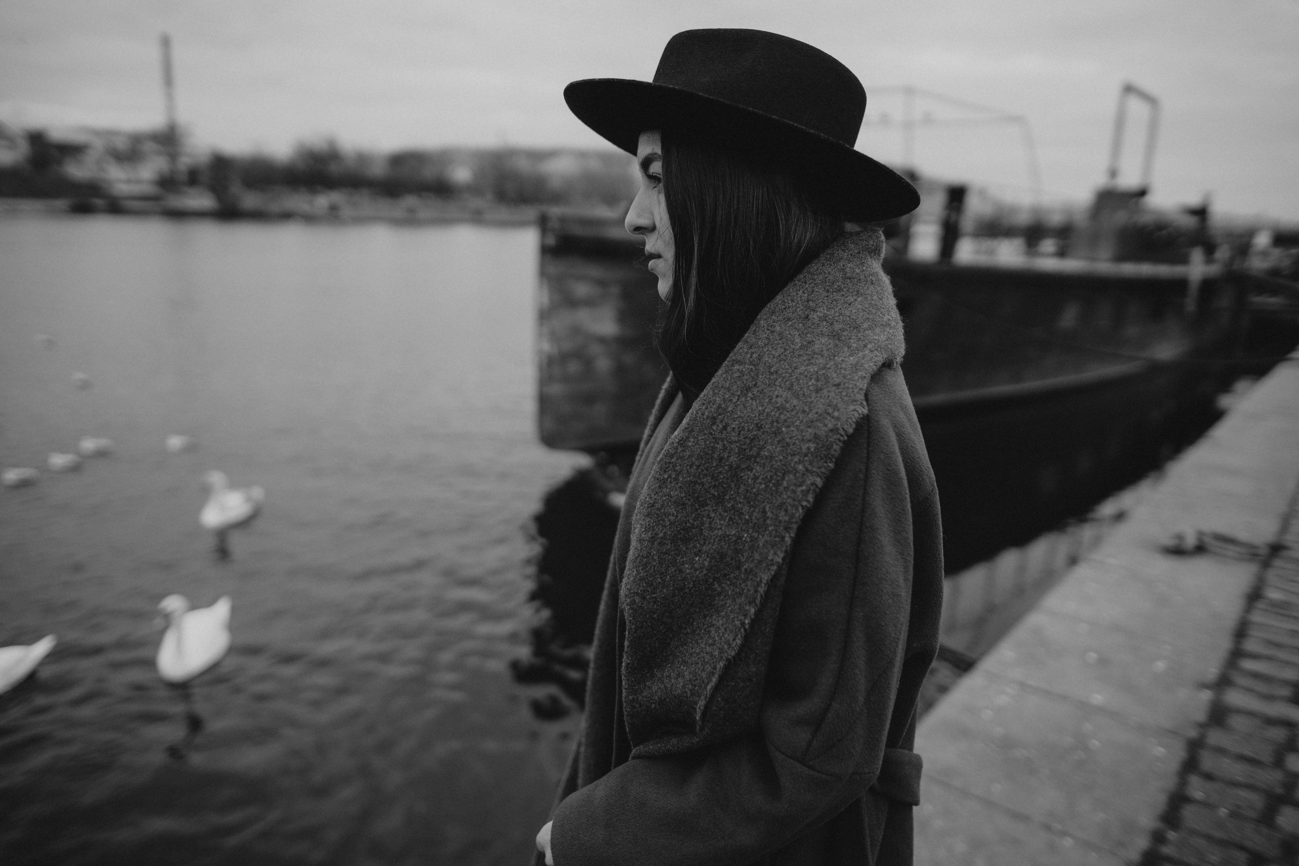 River, coat and birds. Фотограф в Праге Анна Лебедева