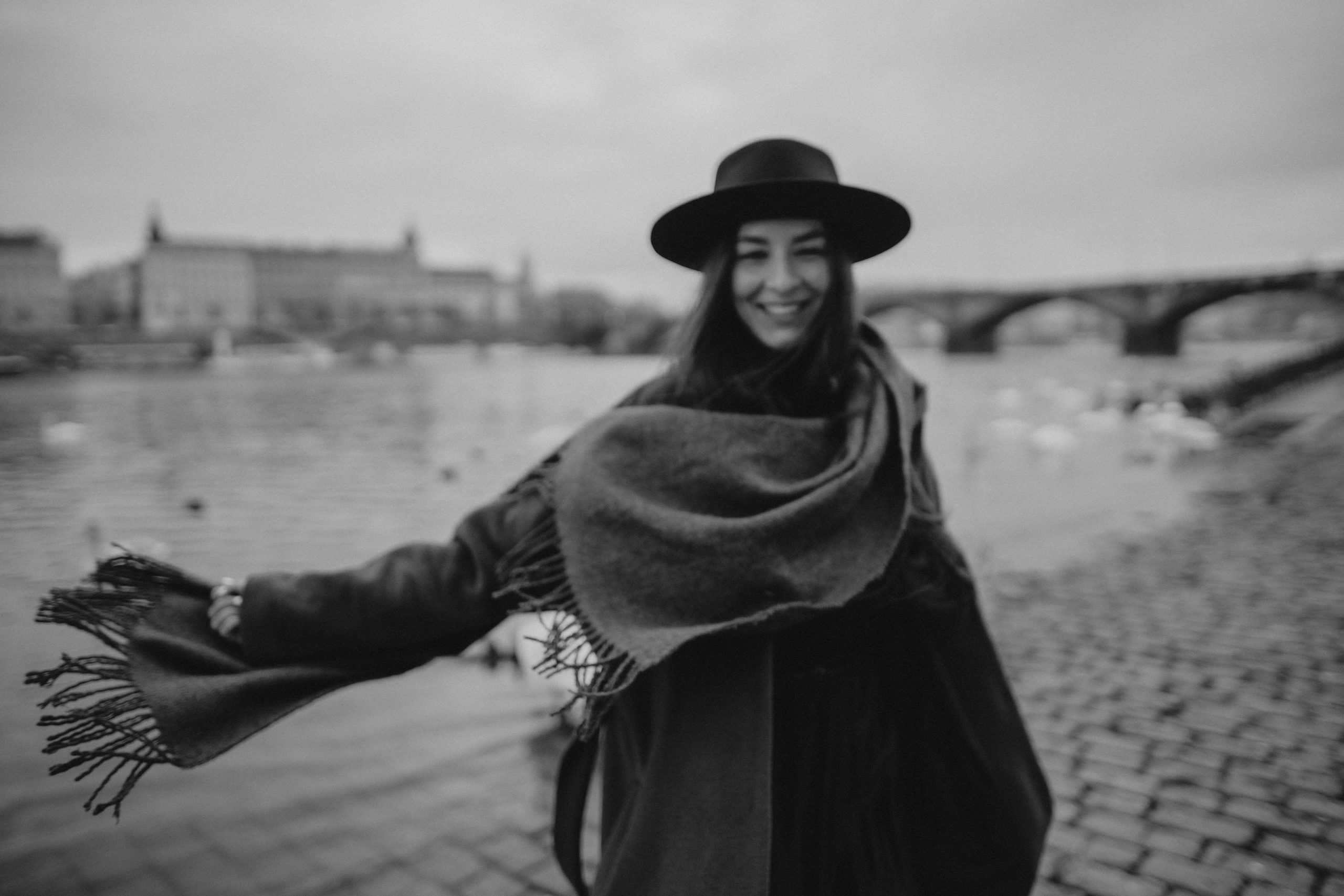 River, coat and birds. Фотограф в Праге Анна Лебедева