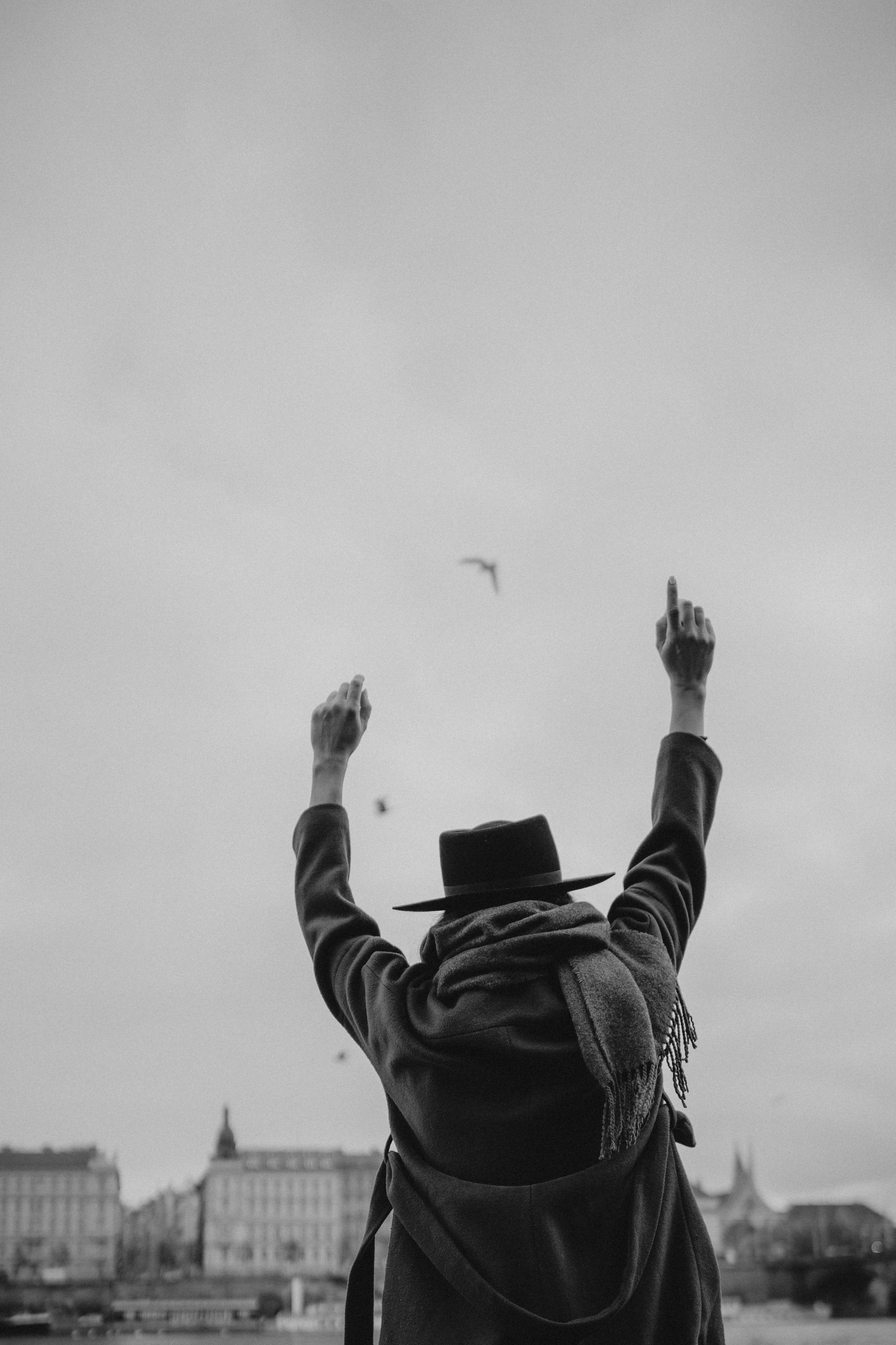 River, coat and birds. Фотограф в Праге Анна Лебедева