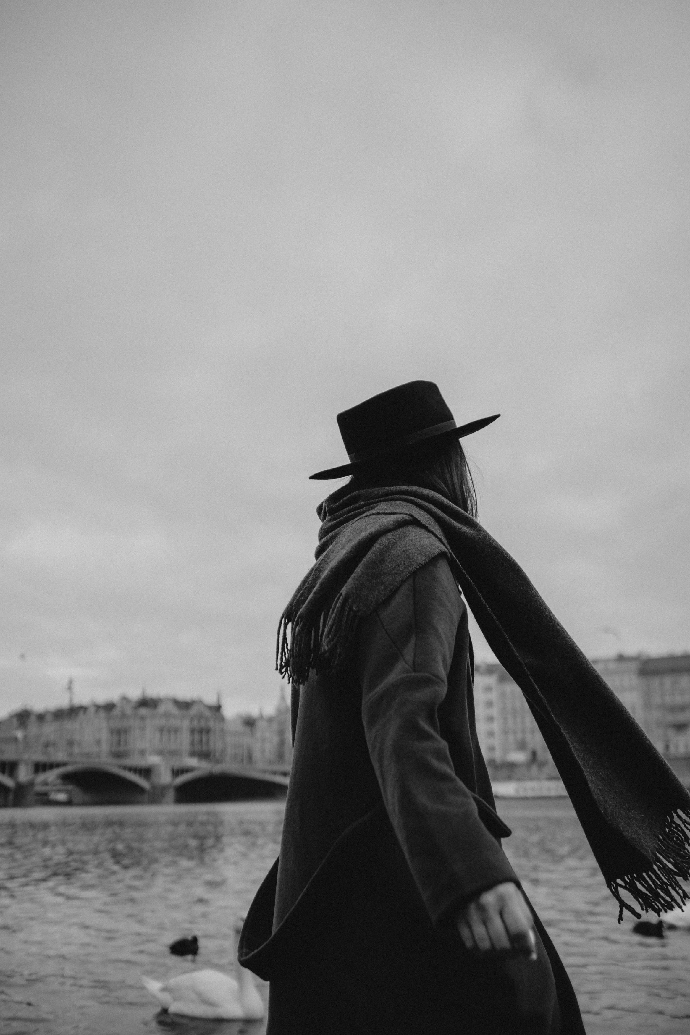 River, coat and birds. Фотограф в Праге Анна Лебедева