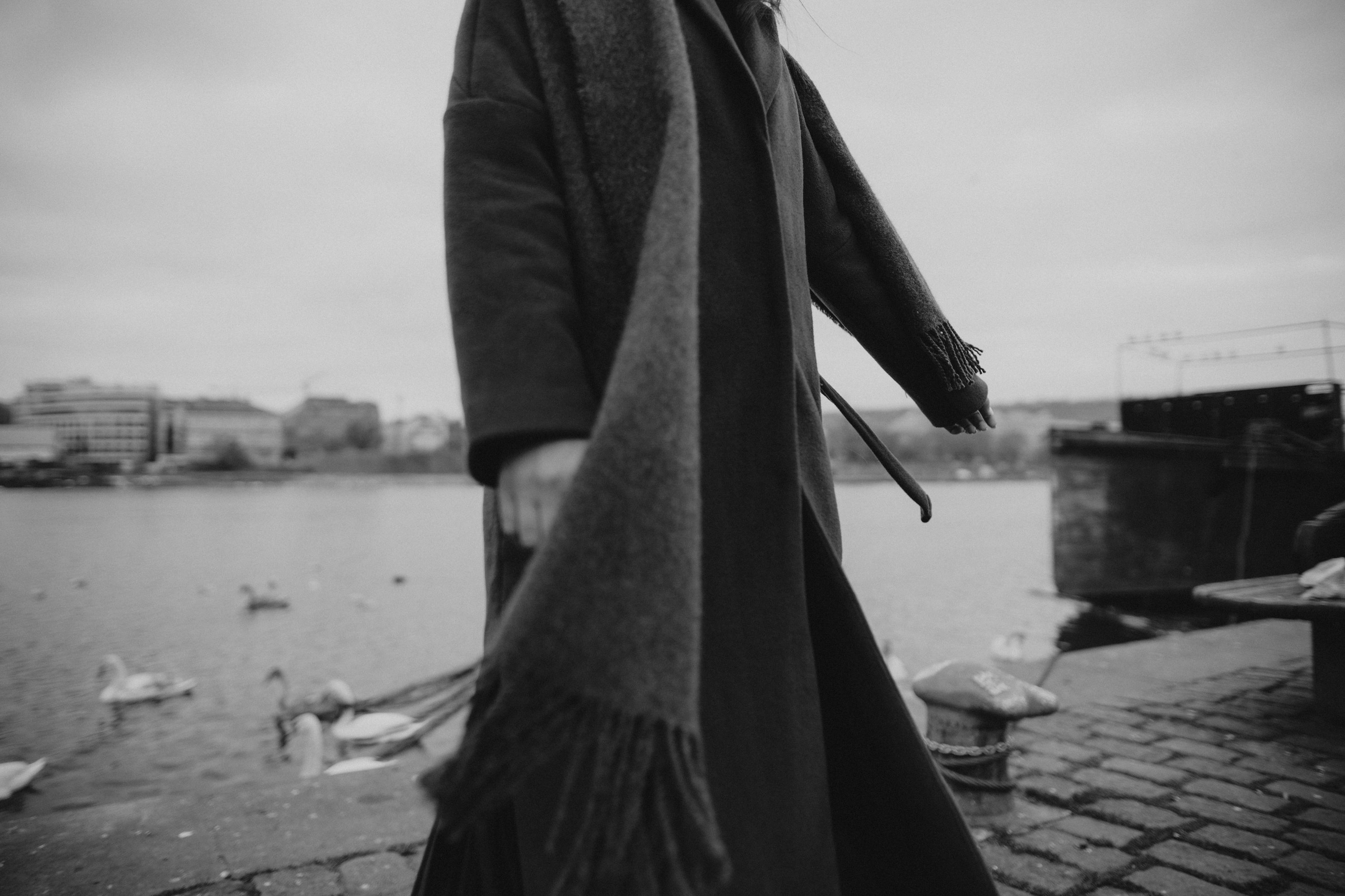 River, coat and birds. Фотограф в Праге Анна Лебедева