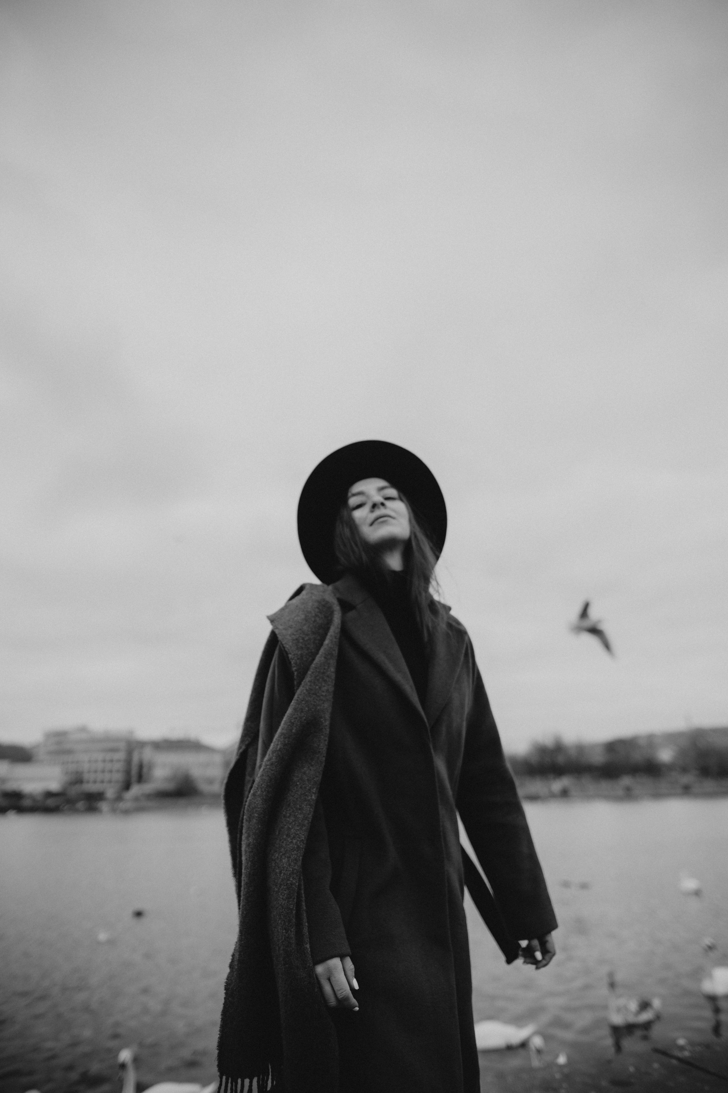 River, coat and birds. Фотограф в Праге Анна Лебедева