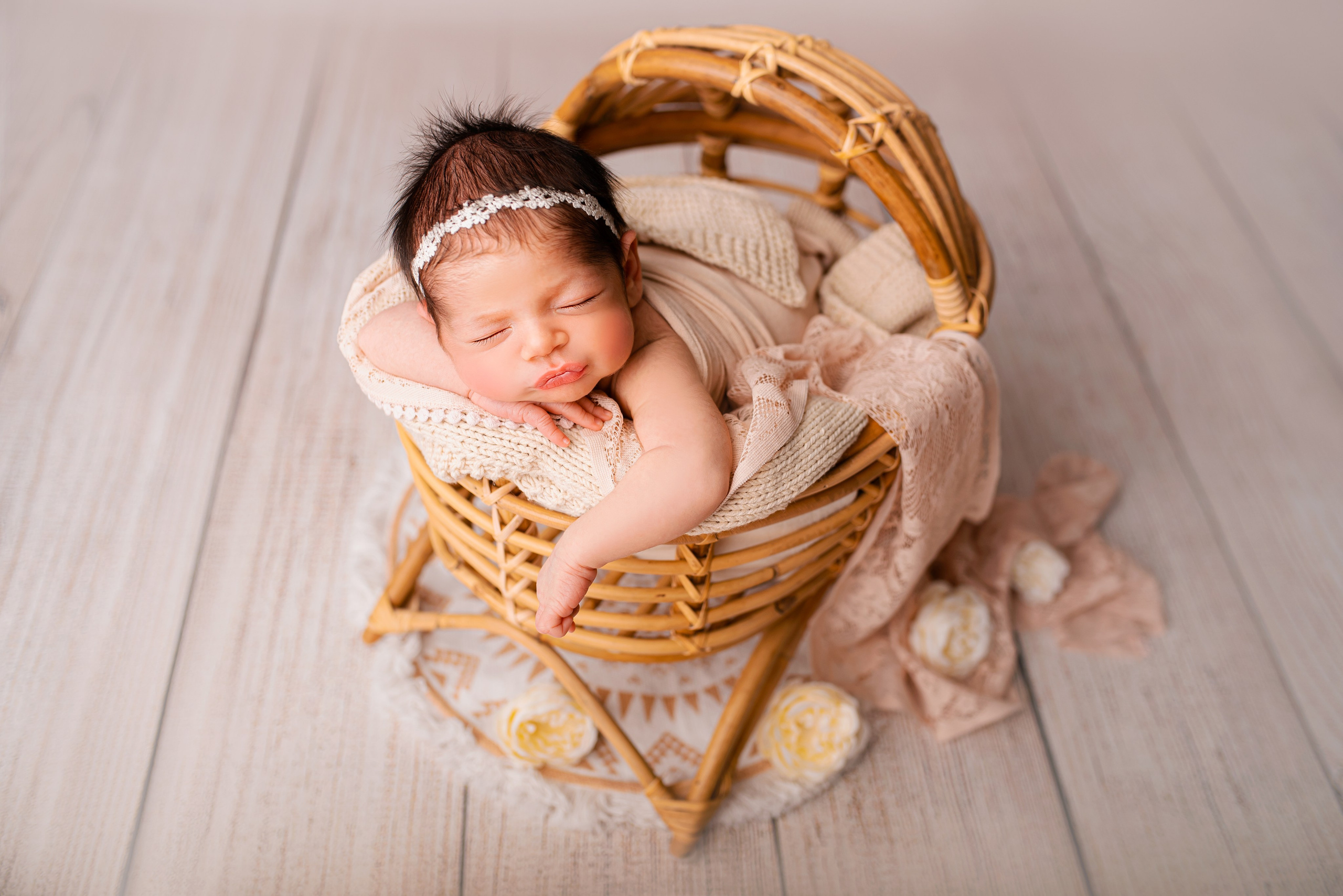 Newborn photoshoot. Newborn photographer and Photography Educator in Prague Yana Stelmakh
