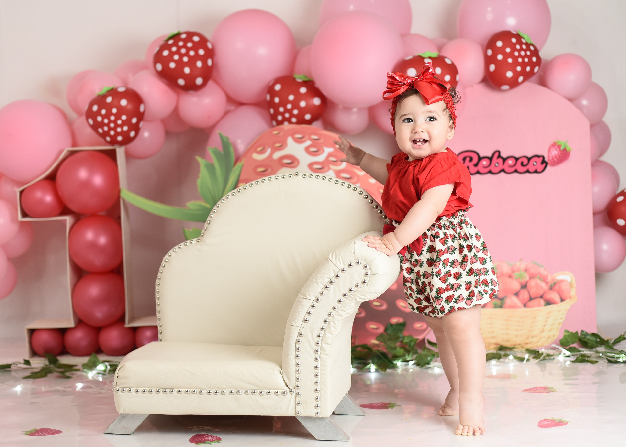 Sesión 1er año de Rebeca. Temática: Frutillita + Mini Sesión Navideña. Fotografo de casamiento en misiones y fotógrafo de familia  Posadas