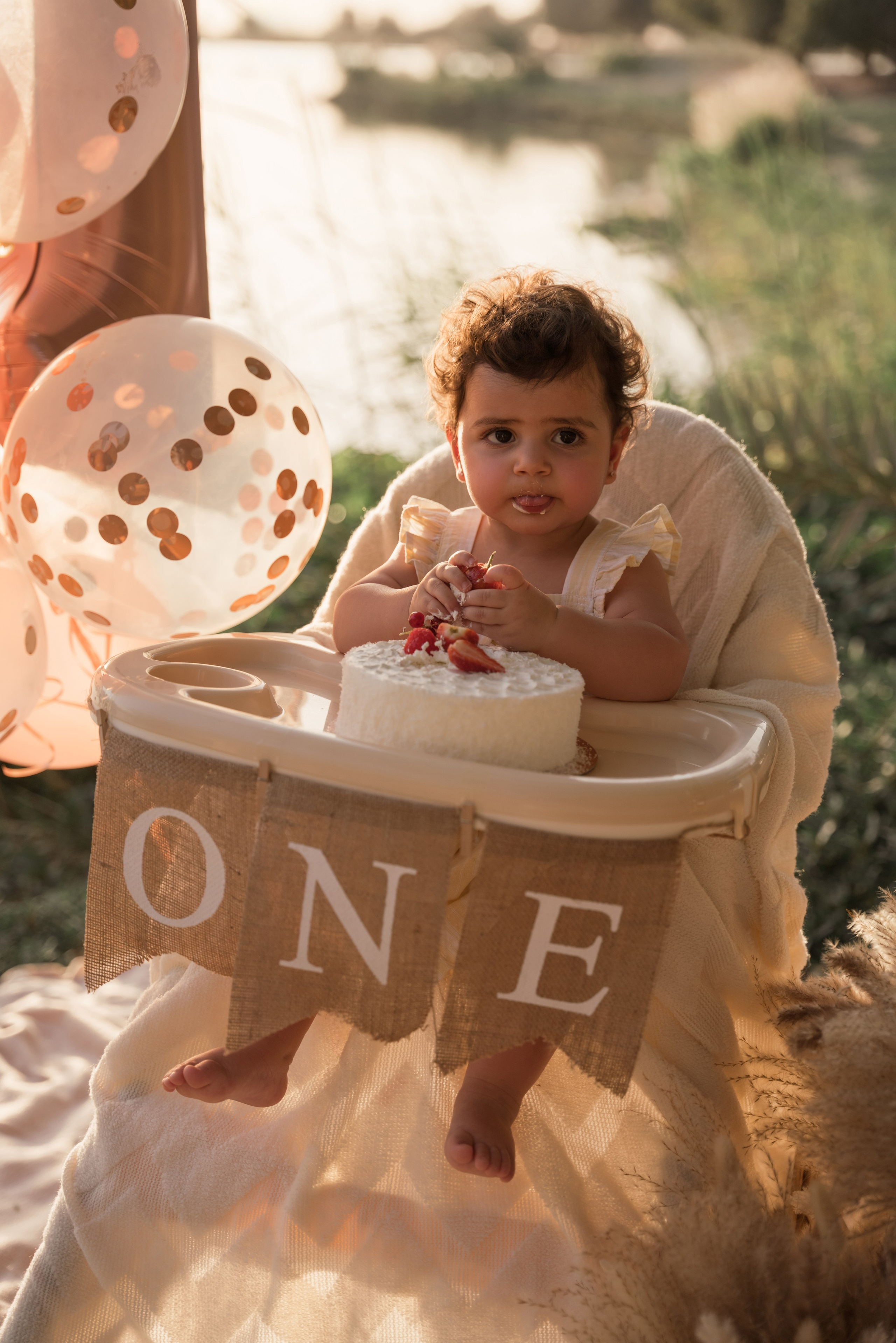 Family fun and cake crush. Angela Iakovleva — Family Photographer in Dubai