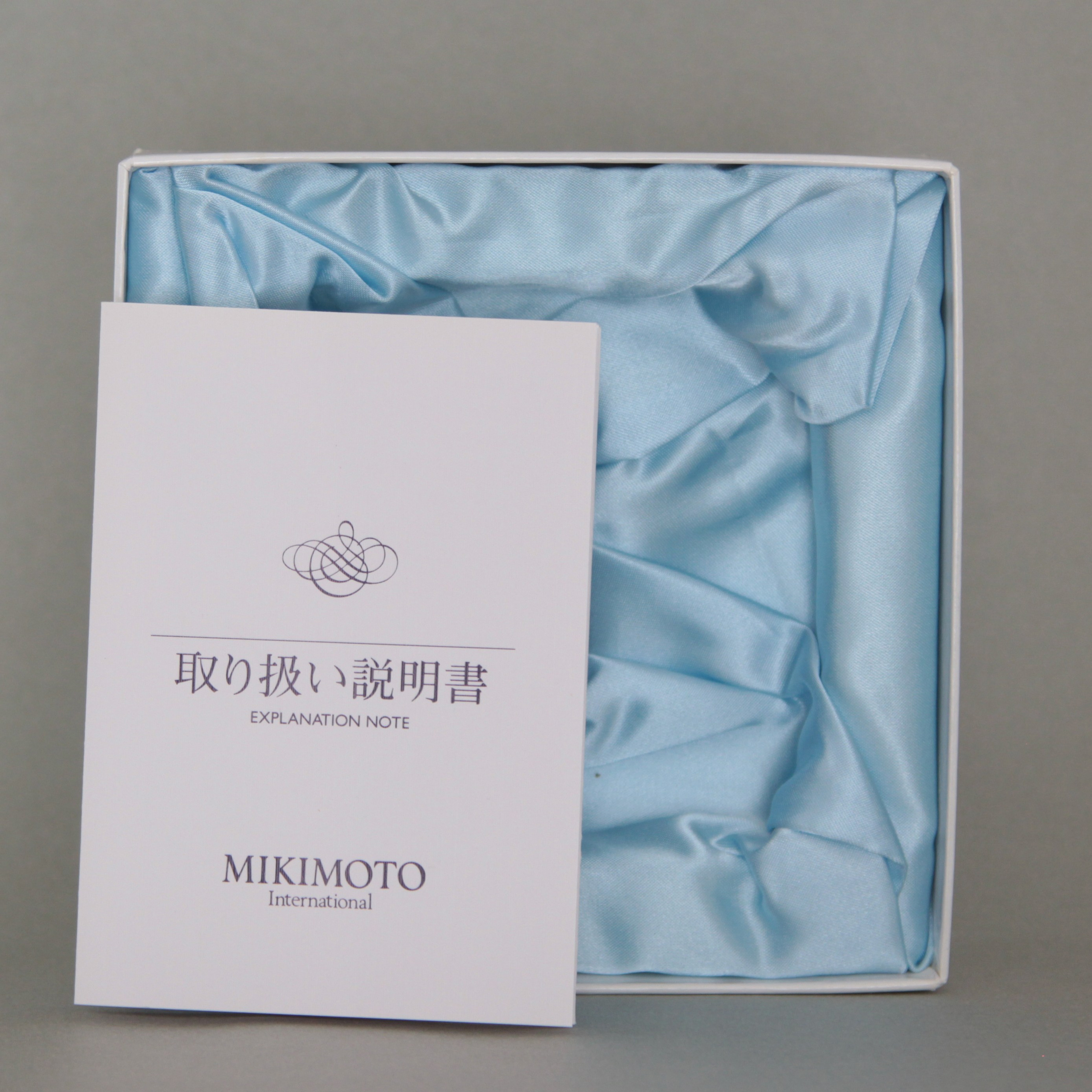 Mikimoto. Современнные и актикварные украшения в Барселоне, Москве и Санкт-Петербурге